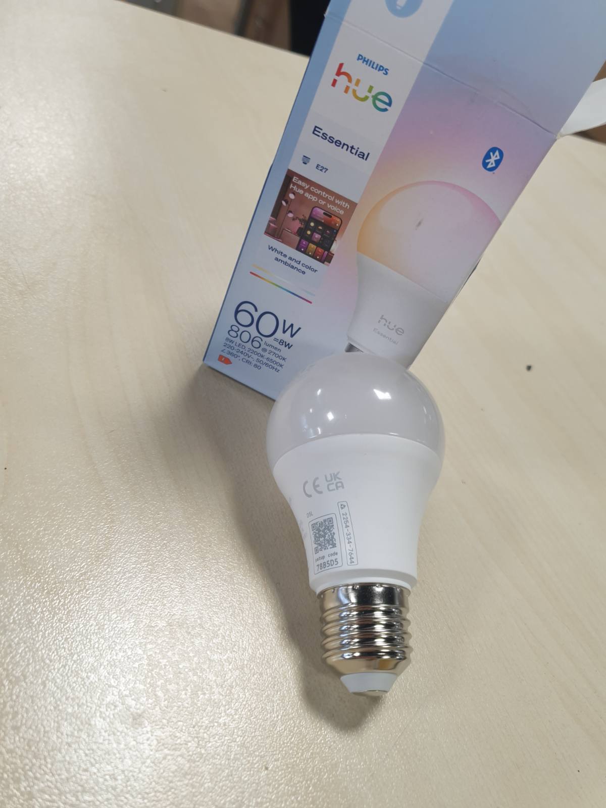 184205 - PHILIPS Llampa LED Smart Essential Hue A60, 8W, E27, 806lm, ngjyra e Bardhë dhe e Zbehtë, e Pajtueshme me Alexa, Google Assistant dhe Apple Home, Pako me 1
