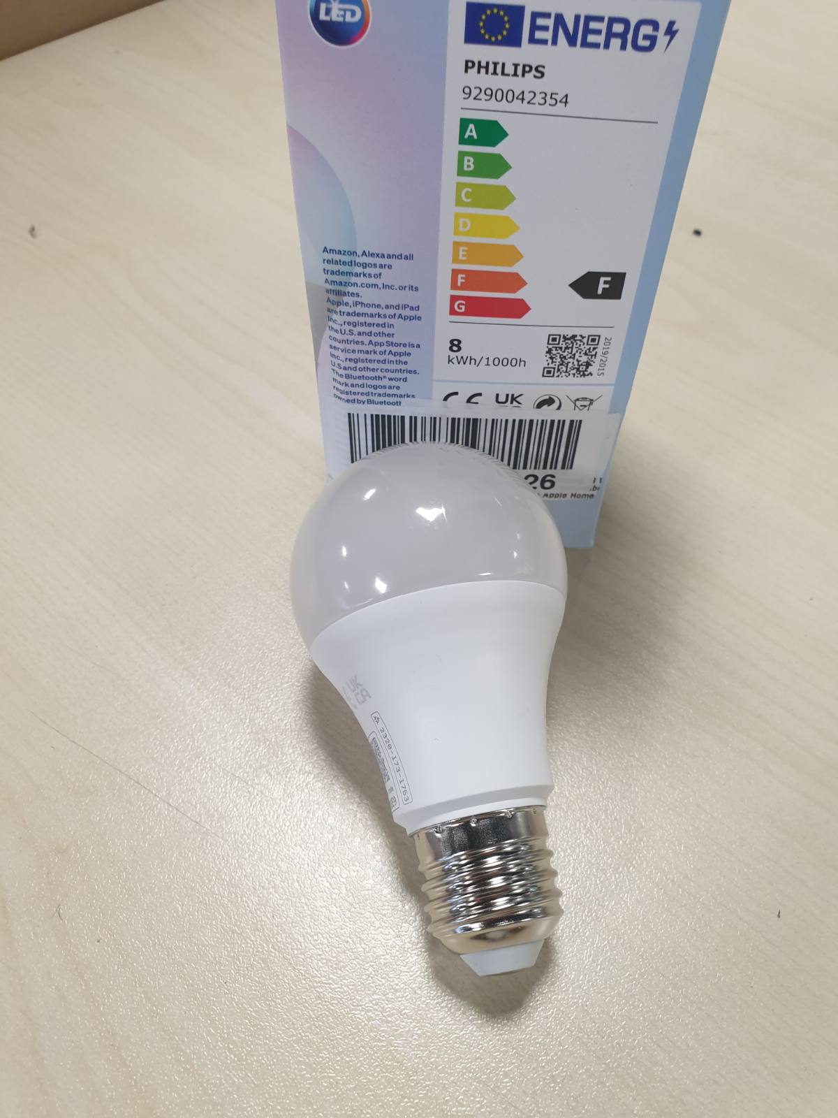 184204 - PHILIPS Llampa LED A60 Inteligjente Hue Essential, E27, 8W, 2200K-6500K, 806lm, e zbehtë, e pajtueshme me Alexa, Google Assistant dhe Apple Home Kit, e bardhë dhe me ngjyra, pako prej 1