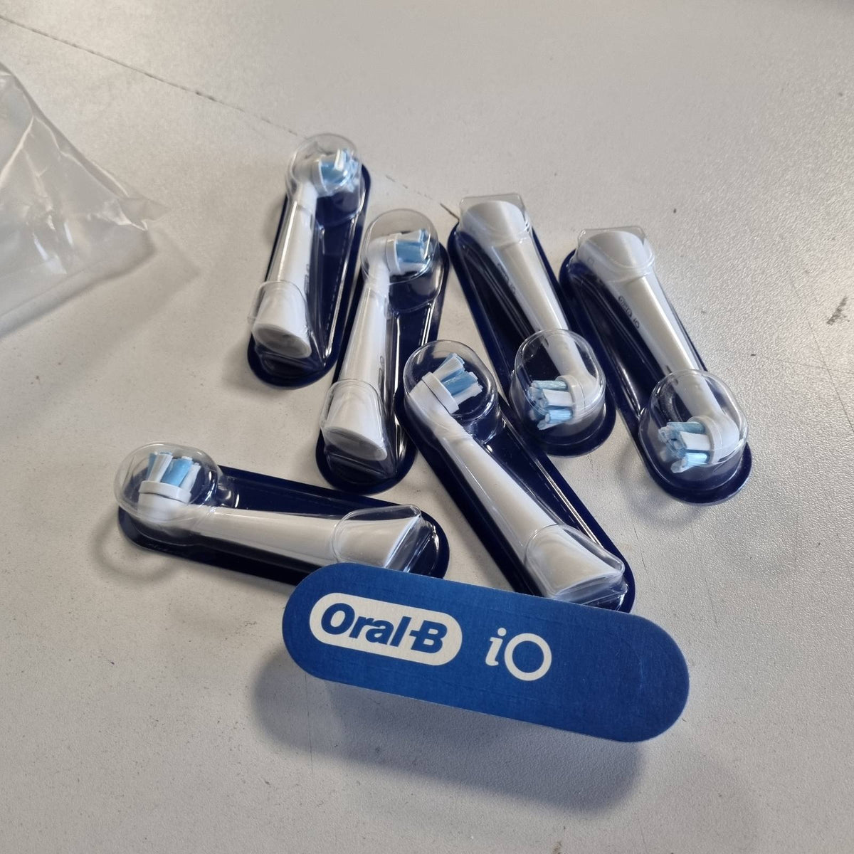 297929 - ORAL-B Koka Furçash Zëvendësuese iO Ultimate Clean, 7 copë, për Furçat Elektrike të Dhëmbëve, pastrim të thellë, të bardha