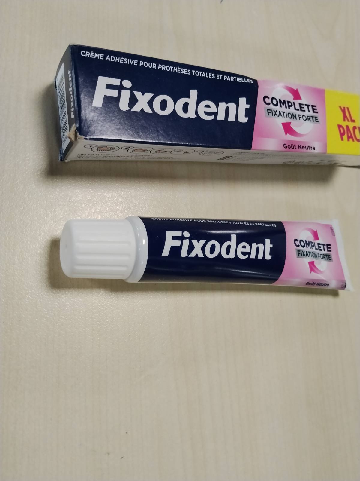 303899 - FIXODENT Krem Ngjitës i Plotë për Proteza të Plota dhe të Pjesëshme, Shije Neutrale, 70ml