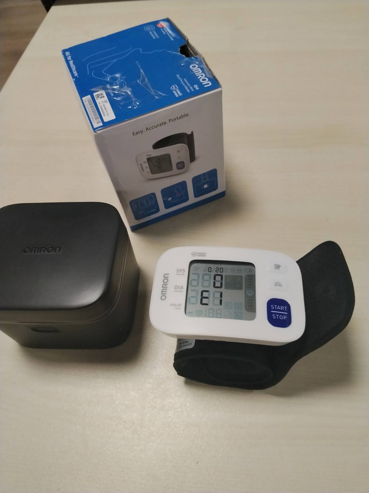 296768 - OMRON Monitor i presionit të gjakut RS4, Test Winner Stiftung Warentest 11/2023