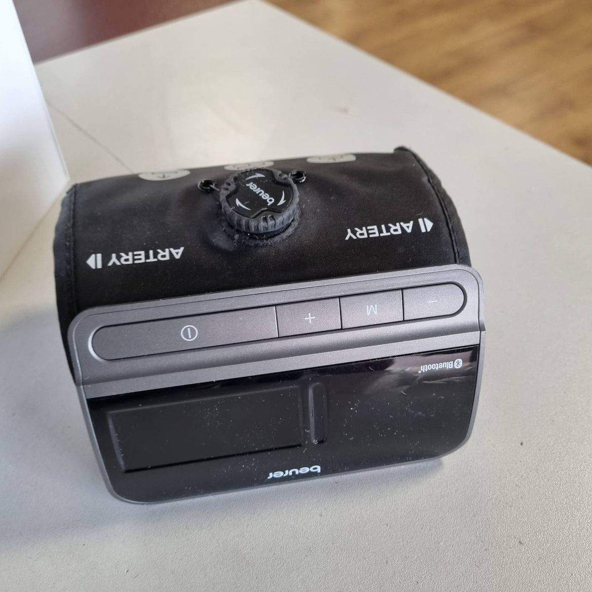 297896 - BEURER Monitor tensioni i gjakut BM 81 easyLock për krahun e sipërm, manshetë pa kabllo