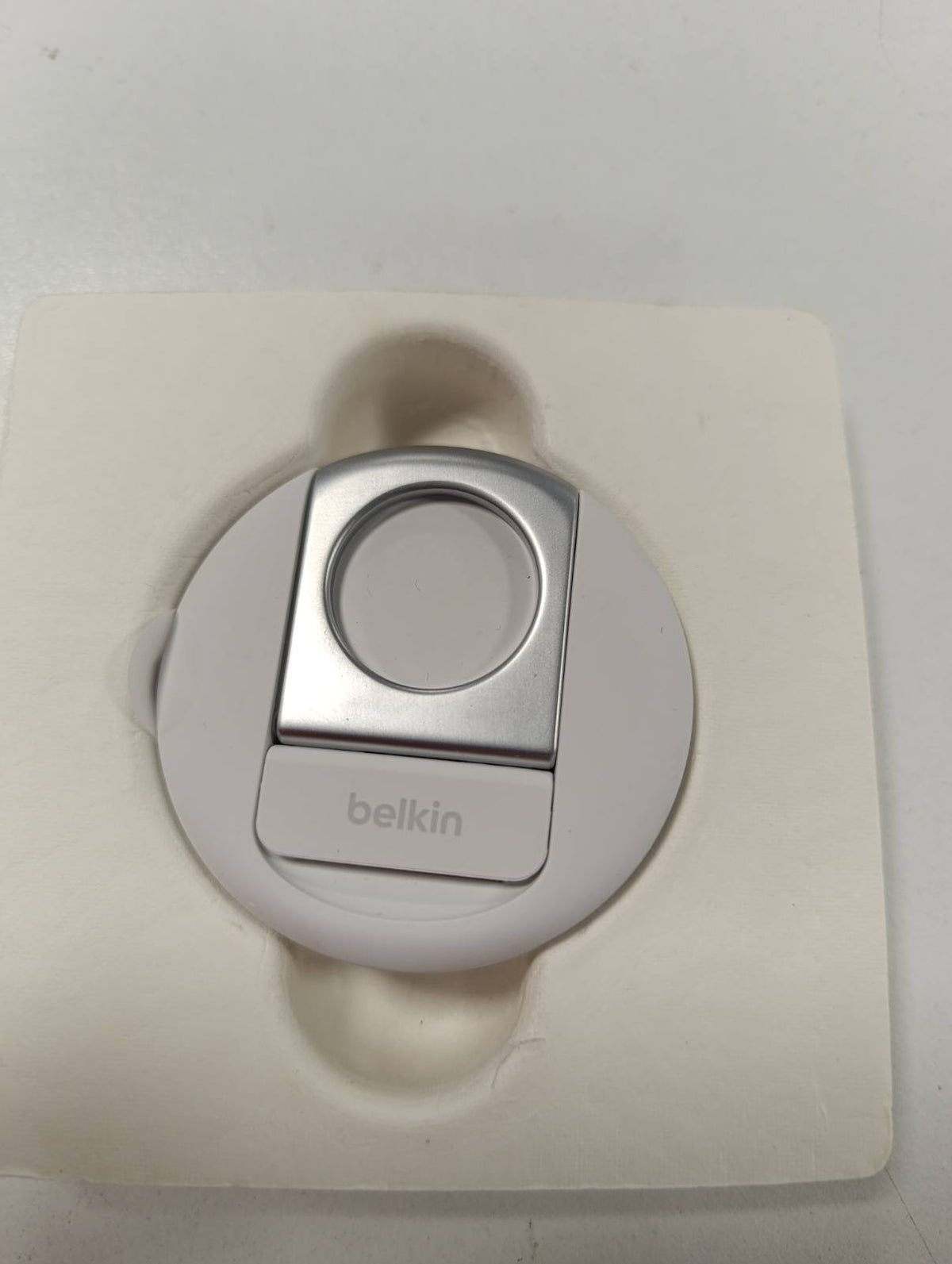 299447 - BELKIN Mbështetëse MagSafe për iPhone dhe MacBook, Pajtueshme me Continuity, Fiksim i shpejtë dhe magnetik