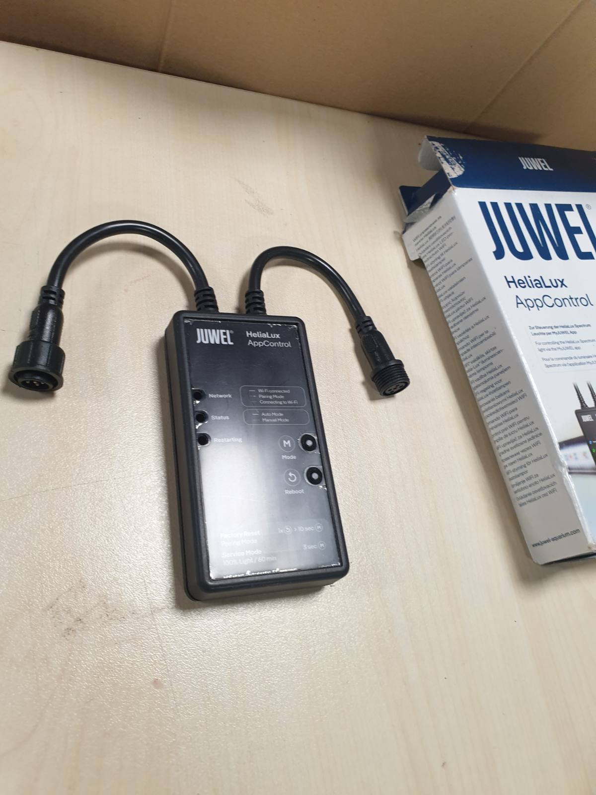 195078 - JUWEL - Kontrolluesi i Akuariumit HeliaLux AppControl për Ndriçimin e Unitetit HeliaLux Spectrum përmes Aplikacionit MyJUWEL