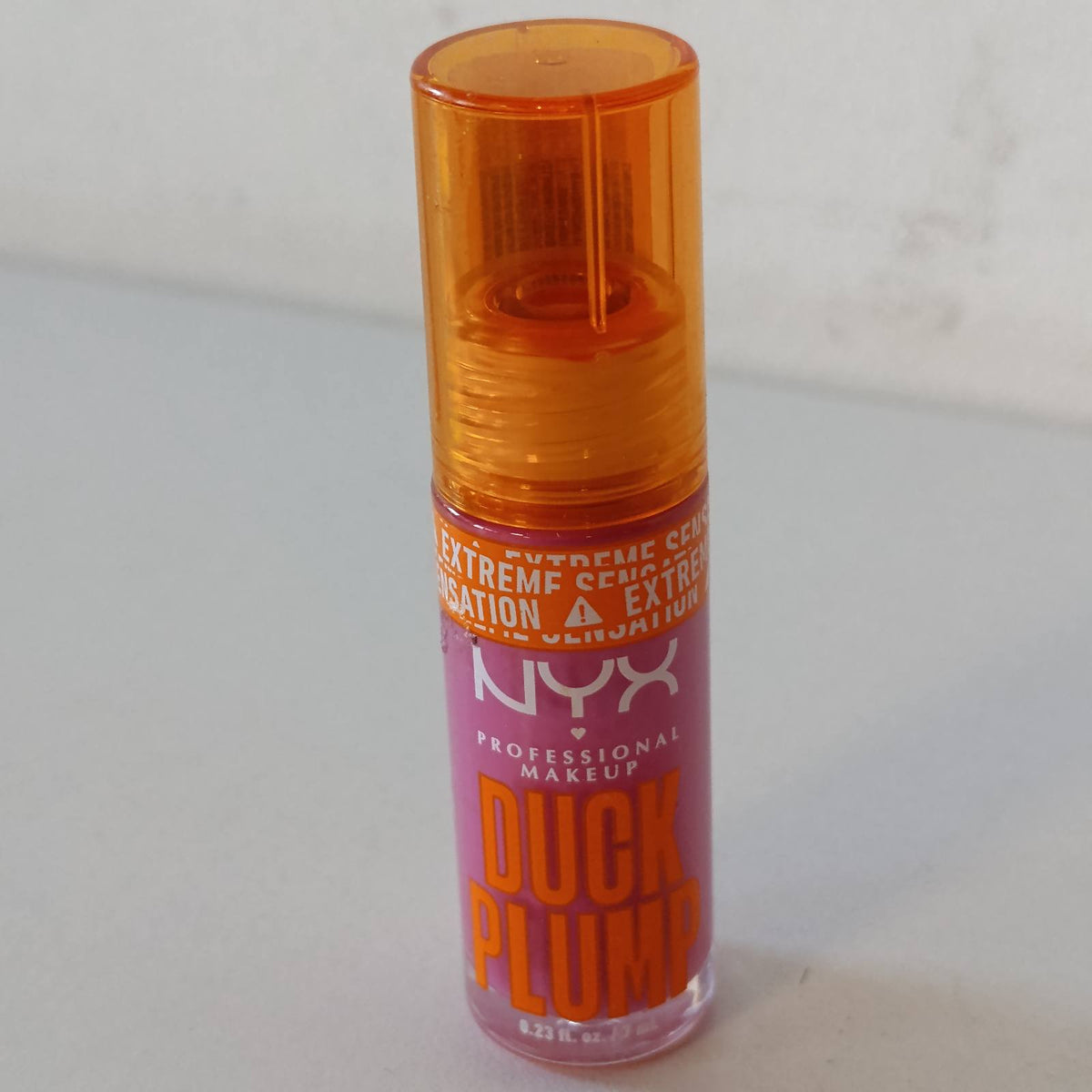 303774 - NYX PROFESSIONAL MAKEUP Shkëlqyes buzësh, efekt buzësh të fryra, përfundim me shkëlqim, formulë vegane