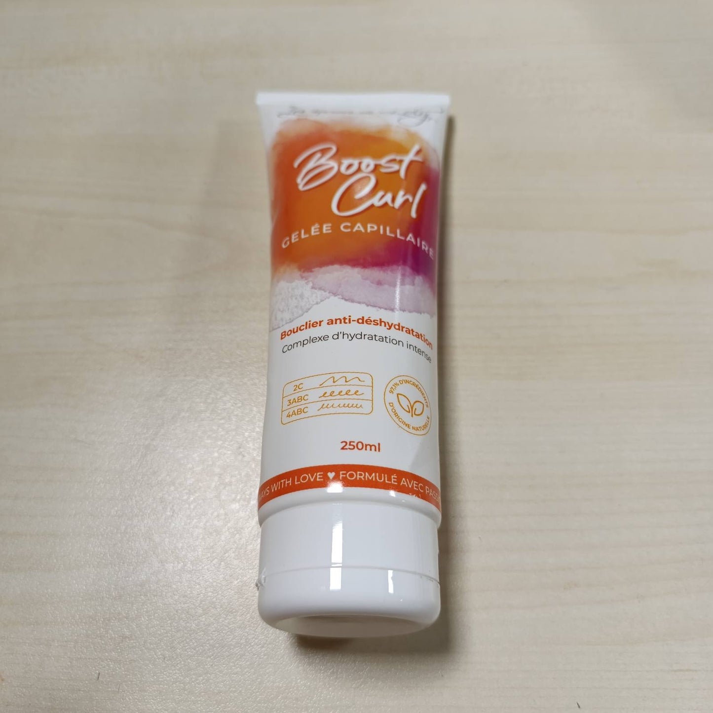 317580 - LES SECRETS DE LOLY – Boost Curl – Xhel stilimi për hidratim dhe përkufizim të kaçurrelave – 250 ml