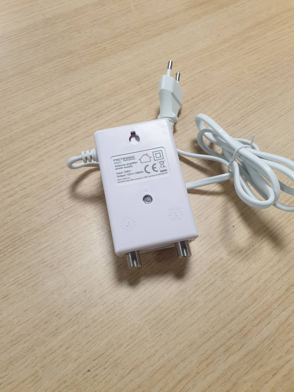 295378 - METRONIC 414111 - Furnizim me energji për amplifikatorë antenash, i bardhë