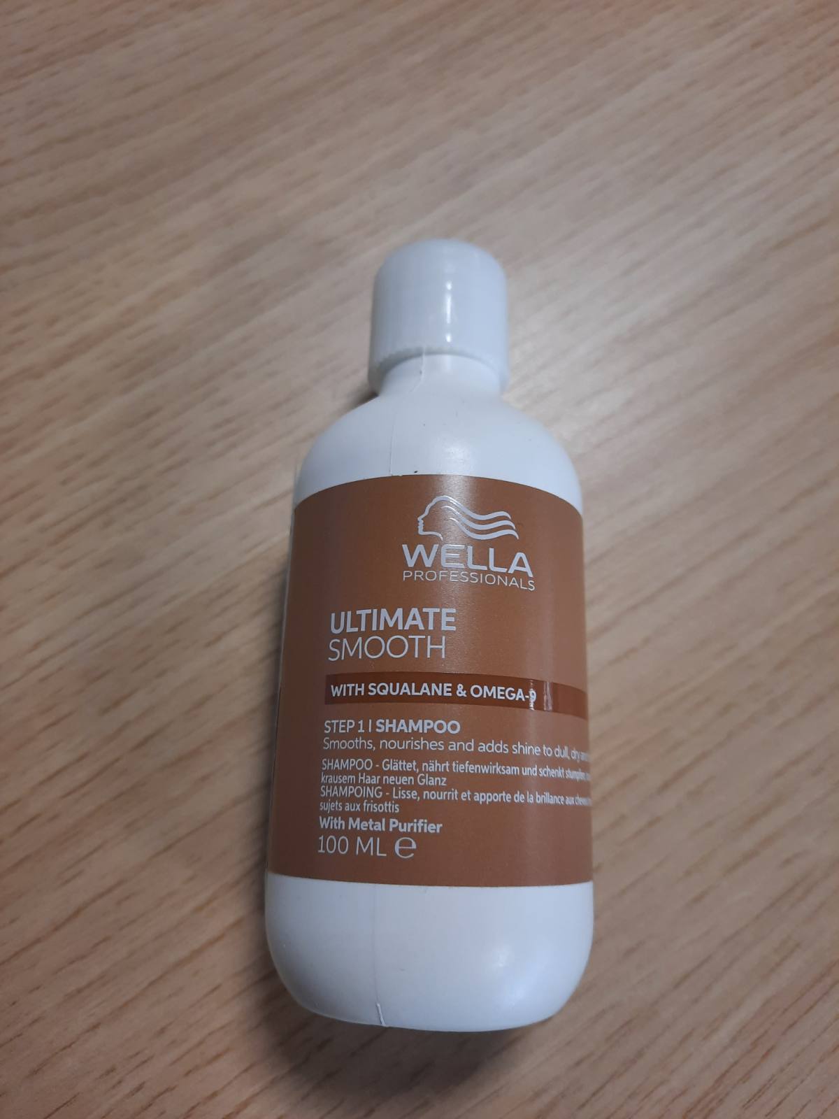 301200 - Wella Professionals - Shampo Ultimate Smooth - 100 ml - Ushqyese me skualan dhe omega-9 për flokë të thatë, të shurdhër dhe të çrregullt