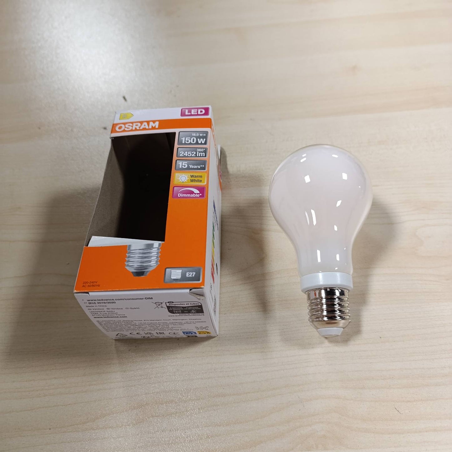 186260 - OSRAM - LED SUPERSTAR CLASSIC A, Llambë LED me Filament të Errësueshëm, Bazë E27, E Bardhë e Ngrohtë 2700K, Formë Klasike, Fuqi 18W / Ekuivalencë e Llambës Inkandeshente 150W, Materiali Akrilik