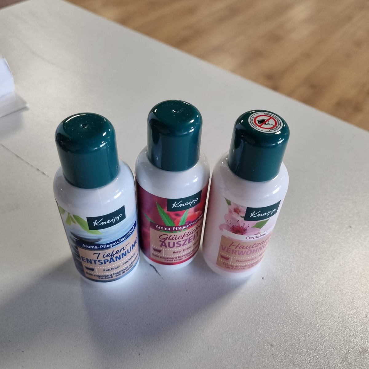 302587 - KNEIPP Set Dhurate Bubble Bath Favorites, 3 aditivë, 100 ml secila
