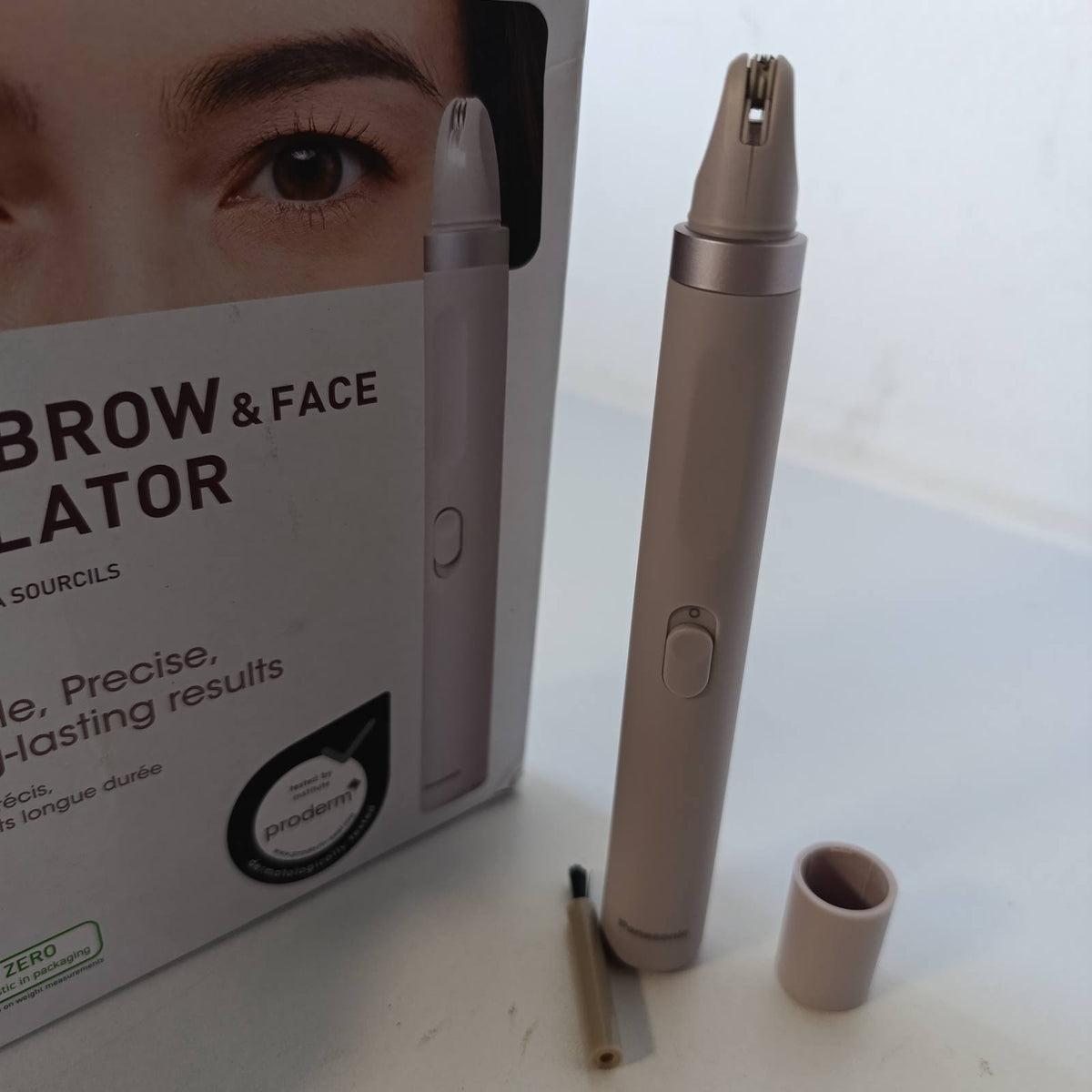 298098 - PANASONIC Epilator ES-EF10-V503 për Vetullat dhe Qimet e Fytyrës për Gra, Dritë LED, Dizajn Kompakt, Funksionon me Bateri AA, Vjollcë e Çelët