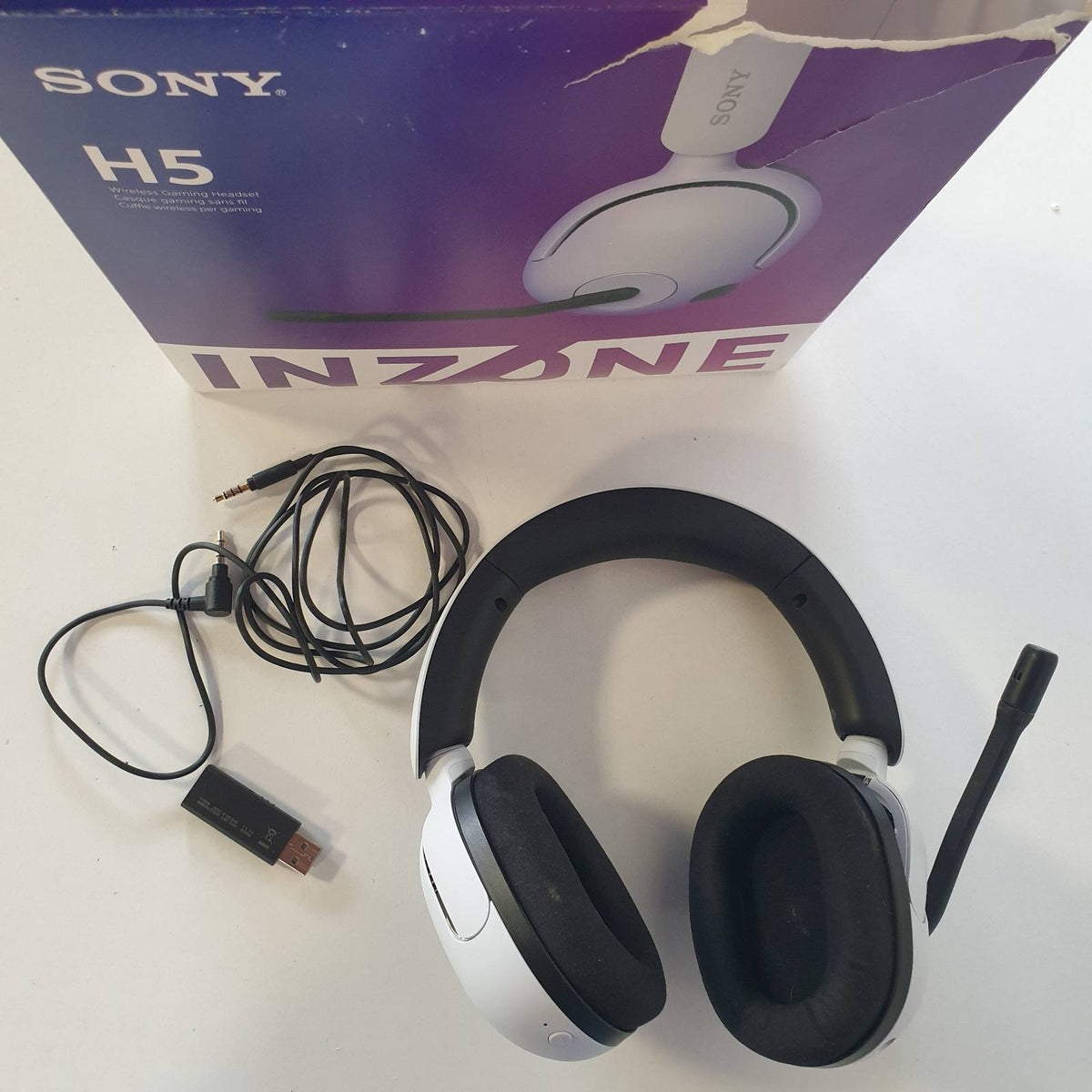 298994 - SONY Kufje Pa Tel INZONE H5 për Lojëra, Tingull Hapësinor 360 gradë, Jetëgjatësi Baterie 28-orëshe, Latenci e Ulët, Mikrofon Bum me Cilësi të Lartë, I Përputhshëm me PC dhe PS5 - I Bardhë