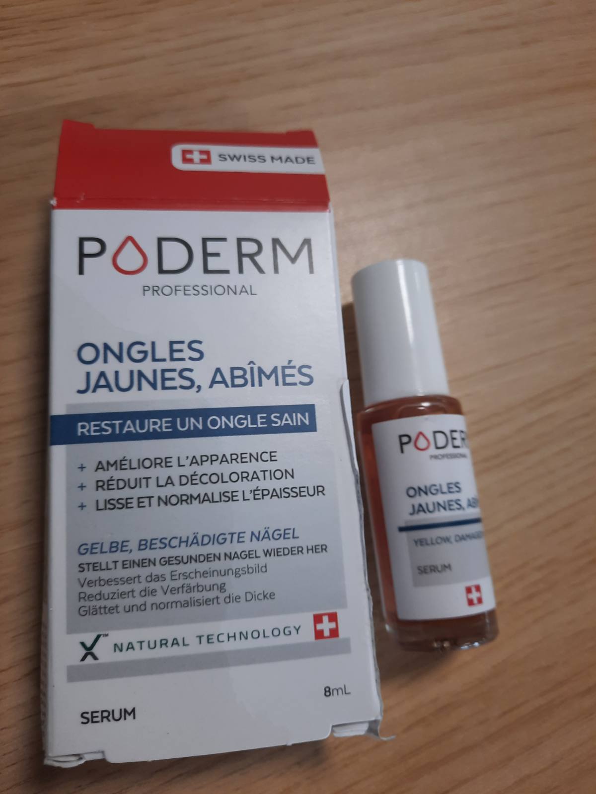 300668 - PODERM Serum i verdhë për thonjtë me vaj, përmirëson pamjen e thonjve, përbërës 100% natyralë, kujdes për këmbët/duart, prodhuar në Zvicër
