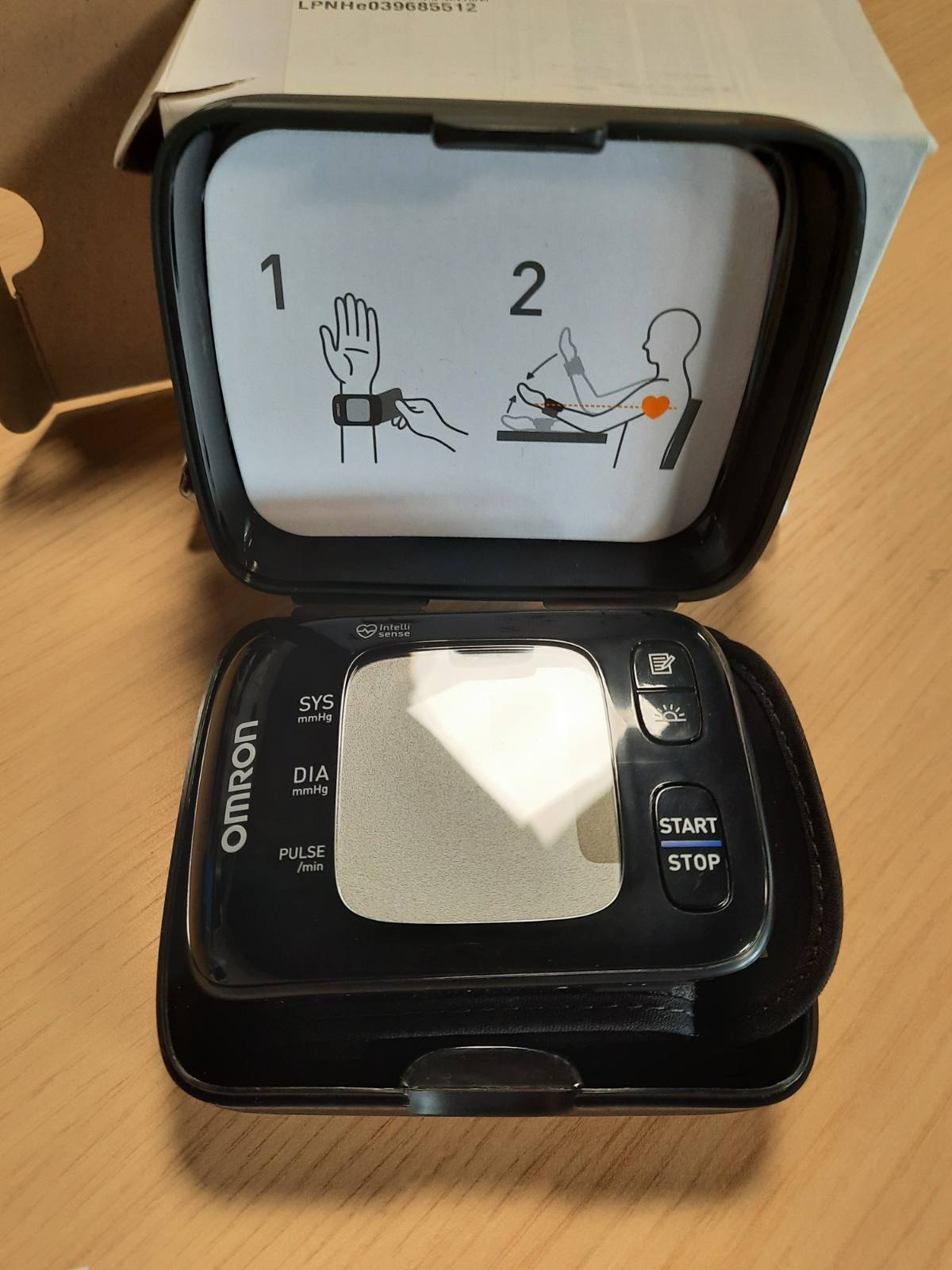 296597 - OMRON Monitor dixhital i tensionit të gjakut RS7 Intelli IT, në kyçin e dorës, i pajtueshëm me Bluetooth, i validuar klinikisht