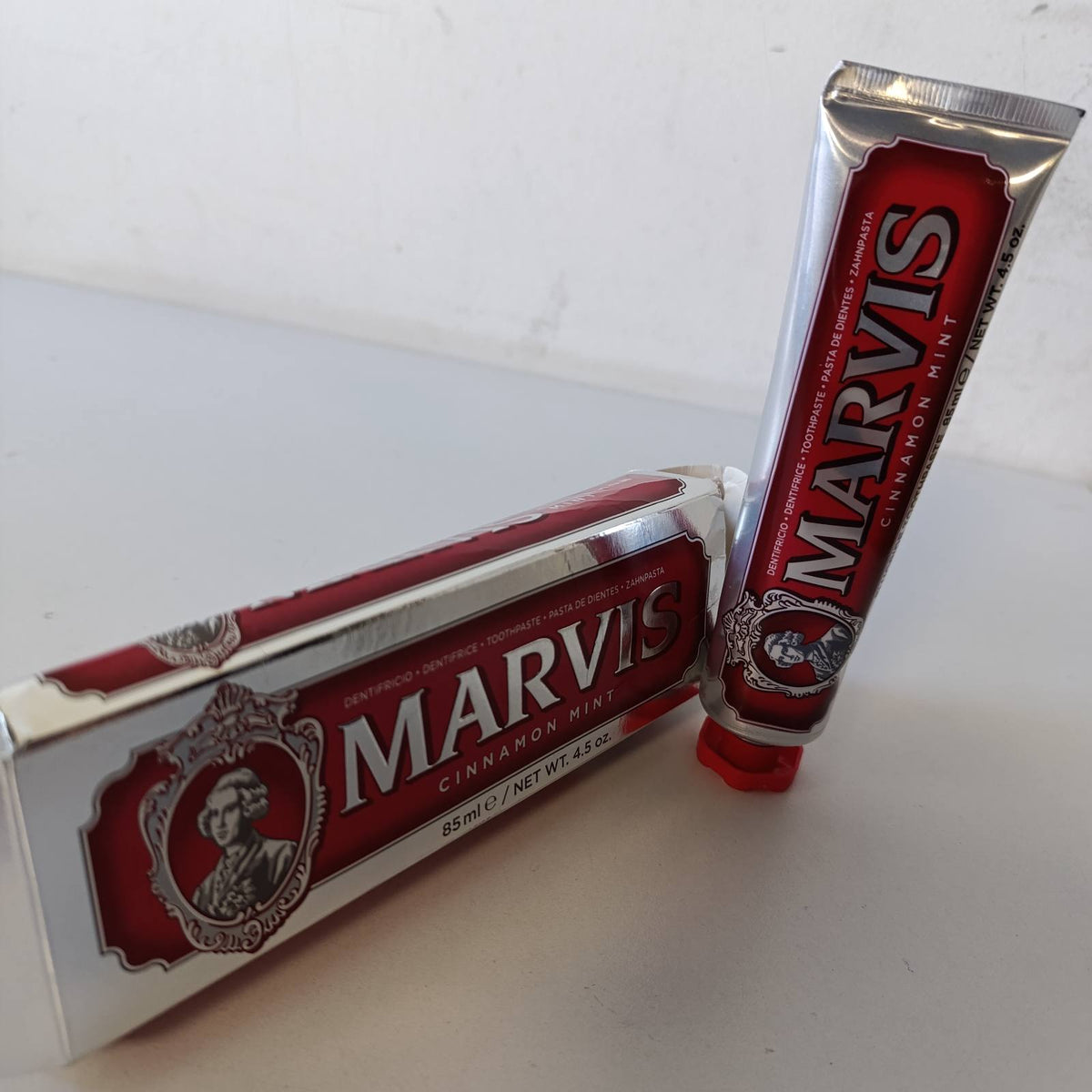 303879 - PASTË DHËMBËSH MARVIS, me mente dhe kanellë, 85ml, Ndihmon në heqjen e pllakës dhe promovon shëndetin e mishrave të dhëmbëve, Freski që zgjat
