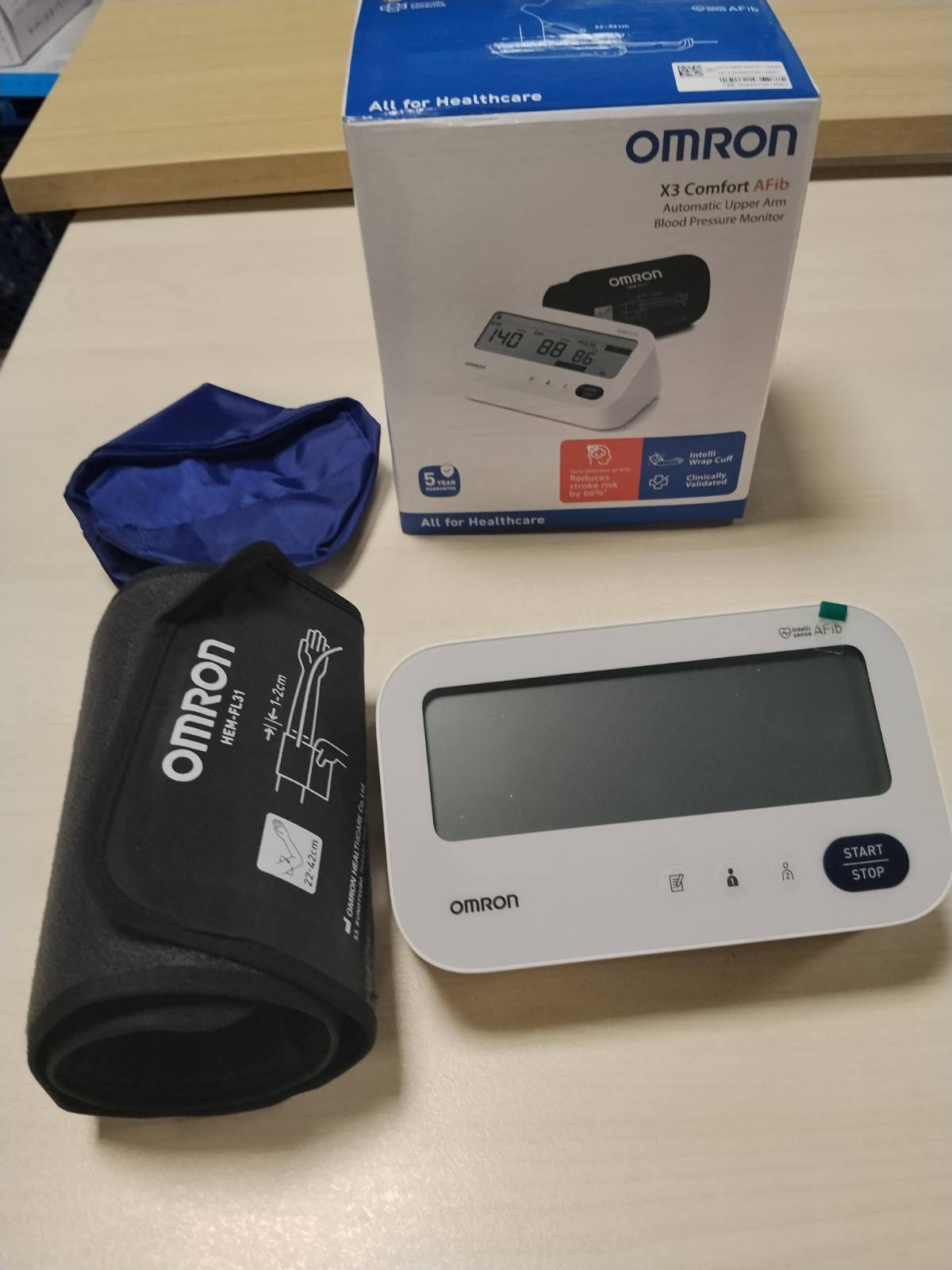 296669 - OMRON X3 Comfort AFib Monitorues i presionit të gjakut për krahun e sipërm me zbulim të AFib