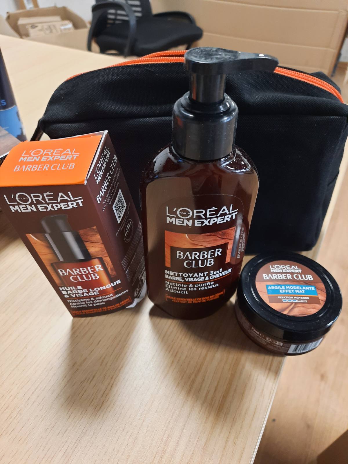 306227 - L'ORÉAL MEN EXPERT | BarberClub - Set për mjekër + fytyrë + flokë për burra - Pastrues 3 në 1 + Vaj për mjekër të gjatë + Krem stilimi - Me vaj esencial kedri - Set me 3 produkte