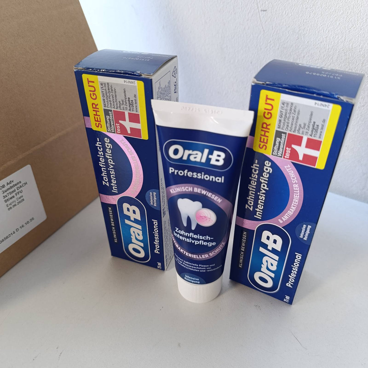 302325 - ORAL-B Pastë dhëmbësh Professional për kujdes intensiv të mishrave të dhëmbëve, 3 x 75 ml