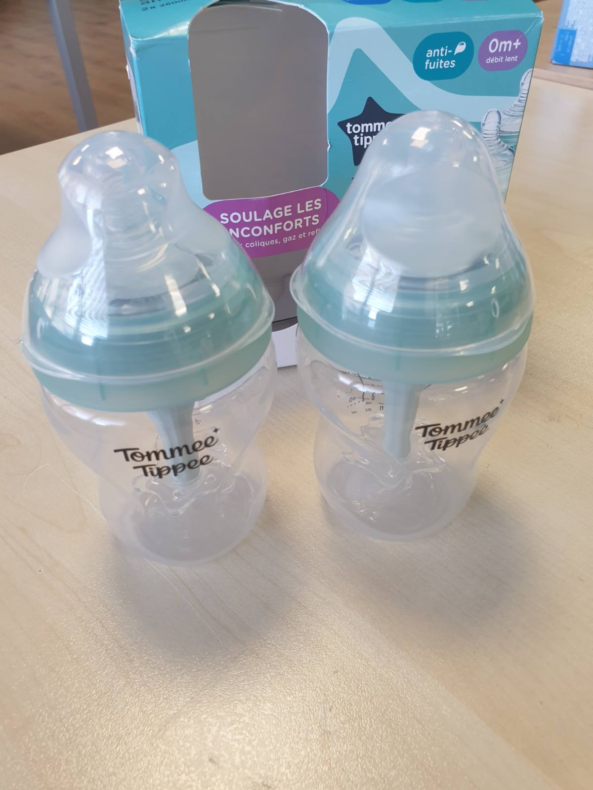 298560 - TOMMEE TIPPEE Shishe për foshnje, 260 ml, Pako me 2, Anti-Kolikë, Thithë në Formë Gjiri