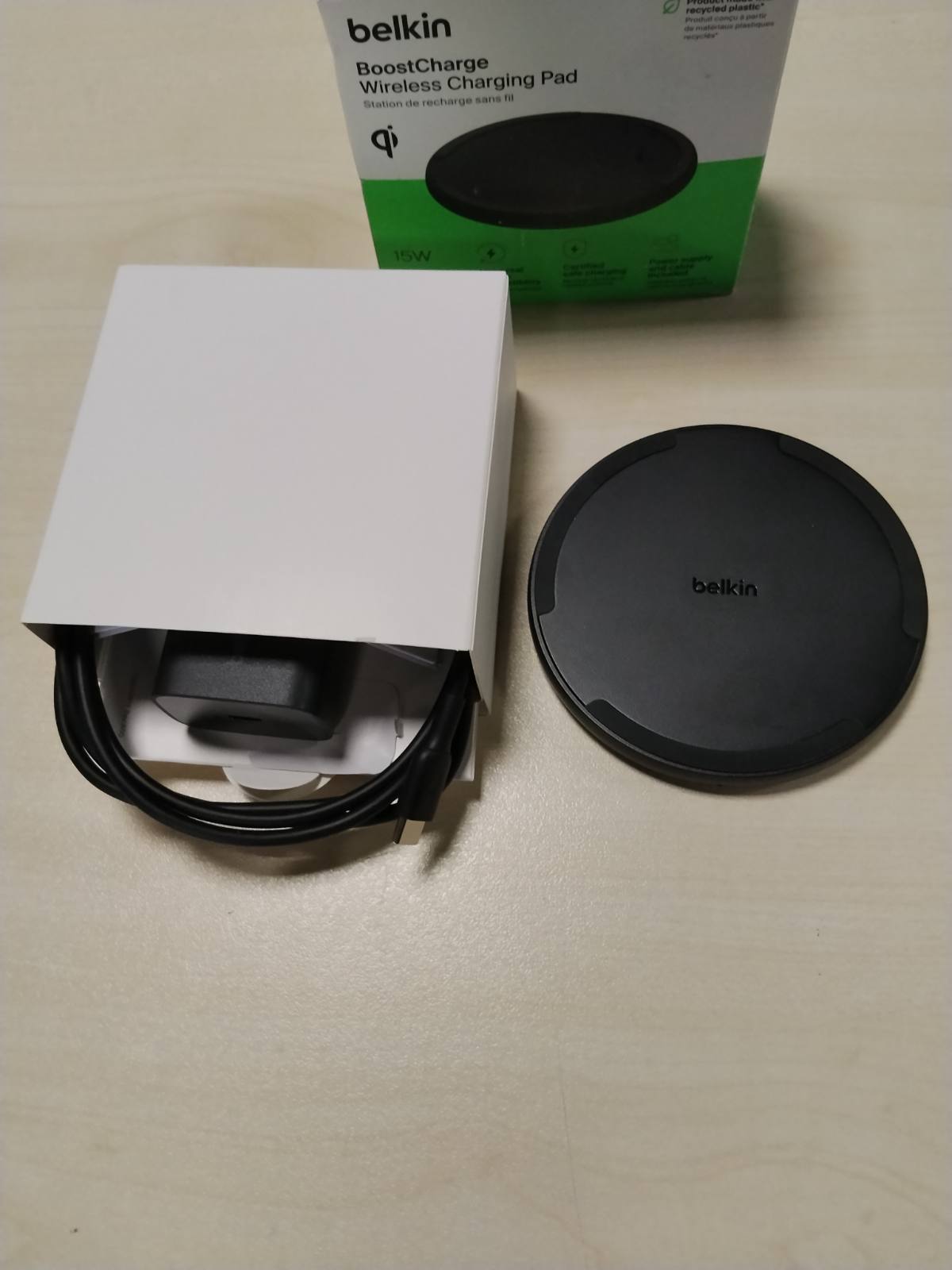 299606 - KARIKUES PA TEL Belkin 15W - Karikues Qi për Apple iPhone 16, serinë iPhone 15/14/13, AirPods, Samsung Galaxy S25, Galaxy S24, Pixel - Përfshihen adaptori i energjisë dhe kablloja - e zezë