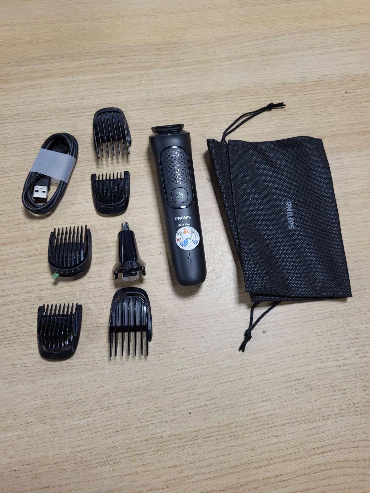316237 - PHILIPS Makinë prerëse gjithçka-në-një Multigroom Series 3000, MG3930/15, me 7 aksesorë, tehe vetë-mprehëse, 10 gjatësi prerjeje