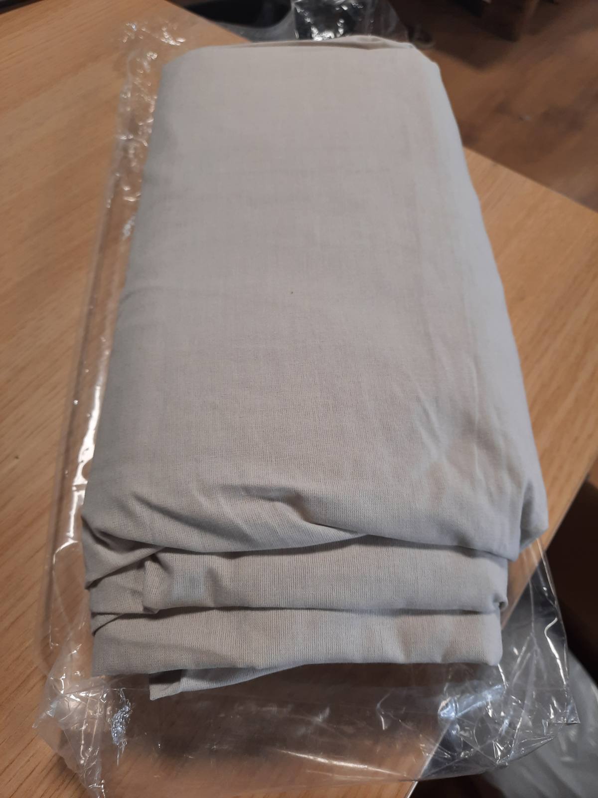 183937 - OKER DIELLI, Çarçaf Fiksuar në Pambuk TPR me 57 Fije, Madhësi 2x80x200cm, Ngjyra e Thjeshtë