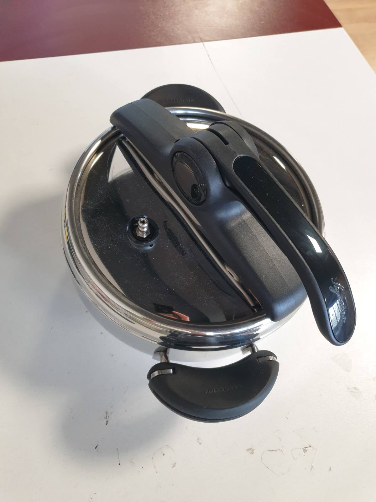 221080 - LAGOSTINA Tenxhere me Presion 3.5L në çelik inox 18/10 Ø 22 cm, Tenxhere me Induksion dhe Gaz, Kapak që Hapet Lehtë, Bazë me Tre Shtresa, Mund të lahet në lavastovilje