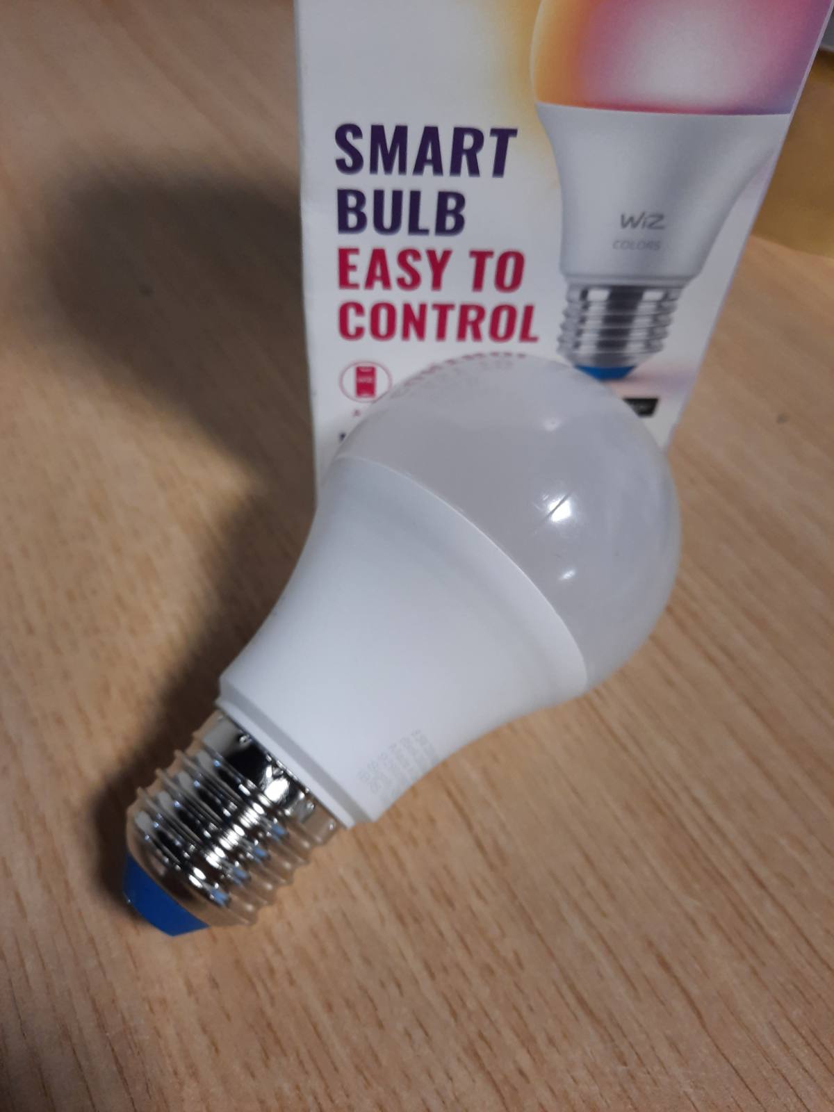 198050 - WIZ Lyhte LED Wi-Fi BLE, Fuqia 60W, Forma A60, Ndricues E27, Spektri 822-65 RGB, Pack 1/6