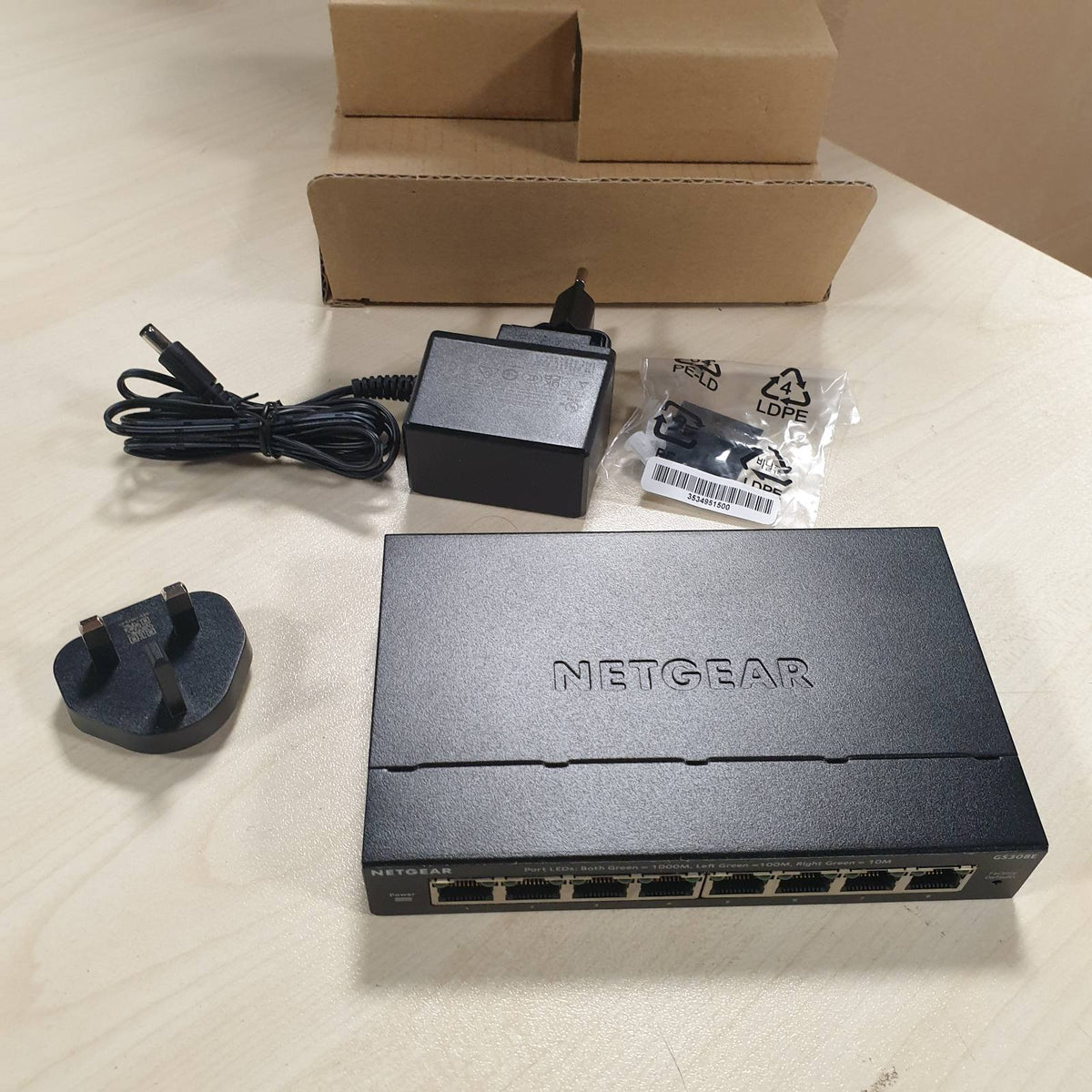 309941 - NETGEAR Ndërprerës Ethernet Gigabit GS308EV4, 8 Porta, Metal, i Menaxhuar në Web, Plug-and-Play