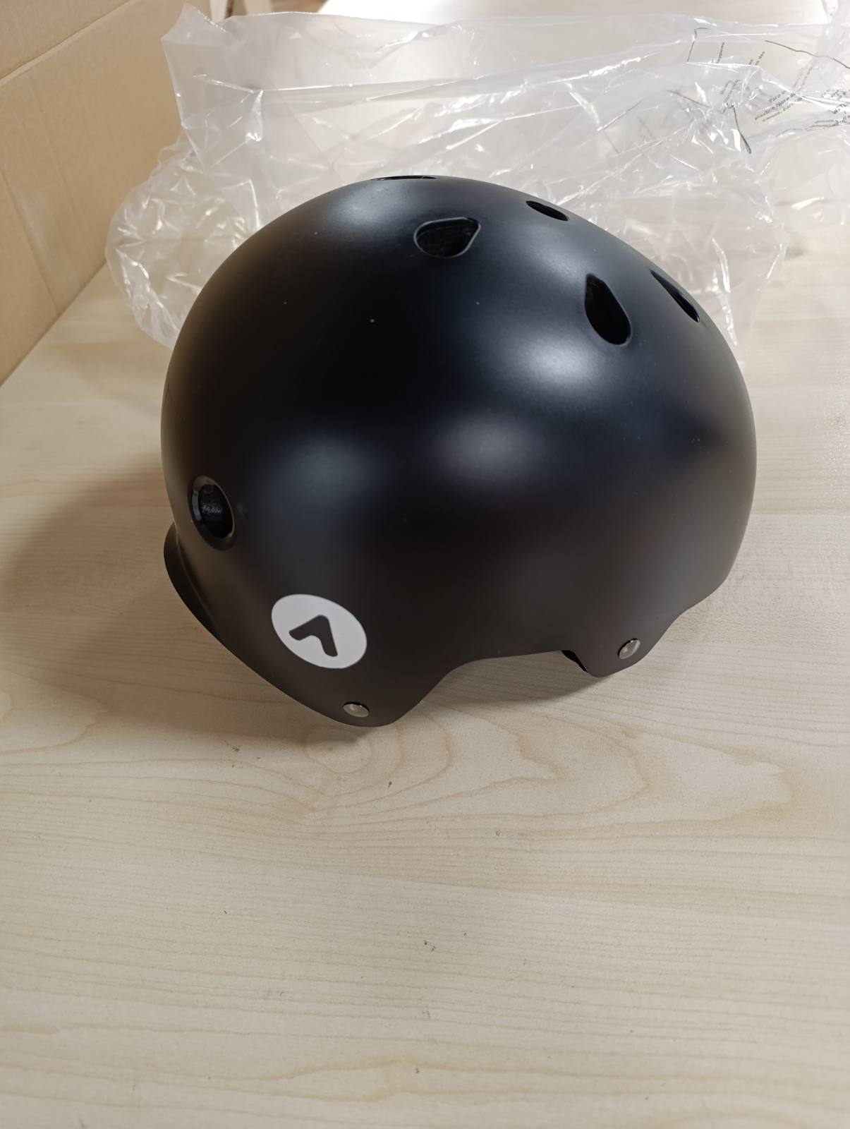 293742 - ATTABO Helmetë për Skateboard dhe Skuter, Madhësia M, e Zezë, Teknologji ABS, 11 Vrima Ventilimi, e Rregullueshme, Material i Qëndrueshëm
