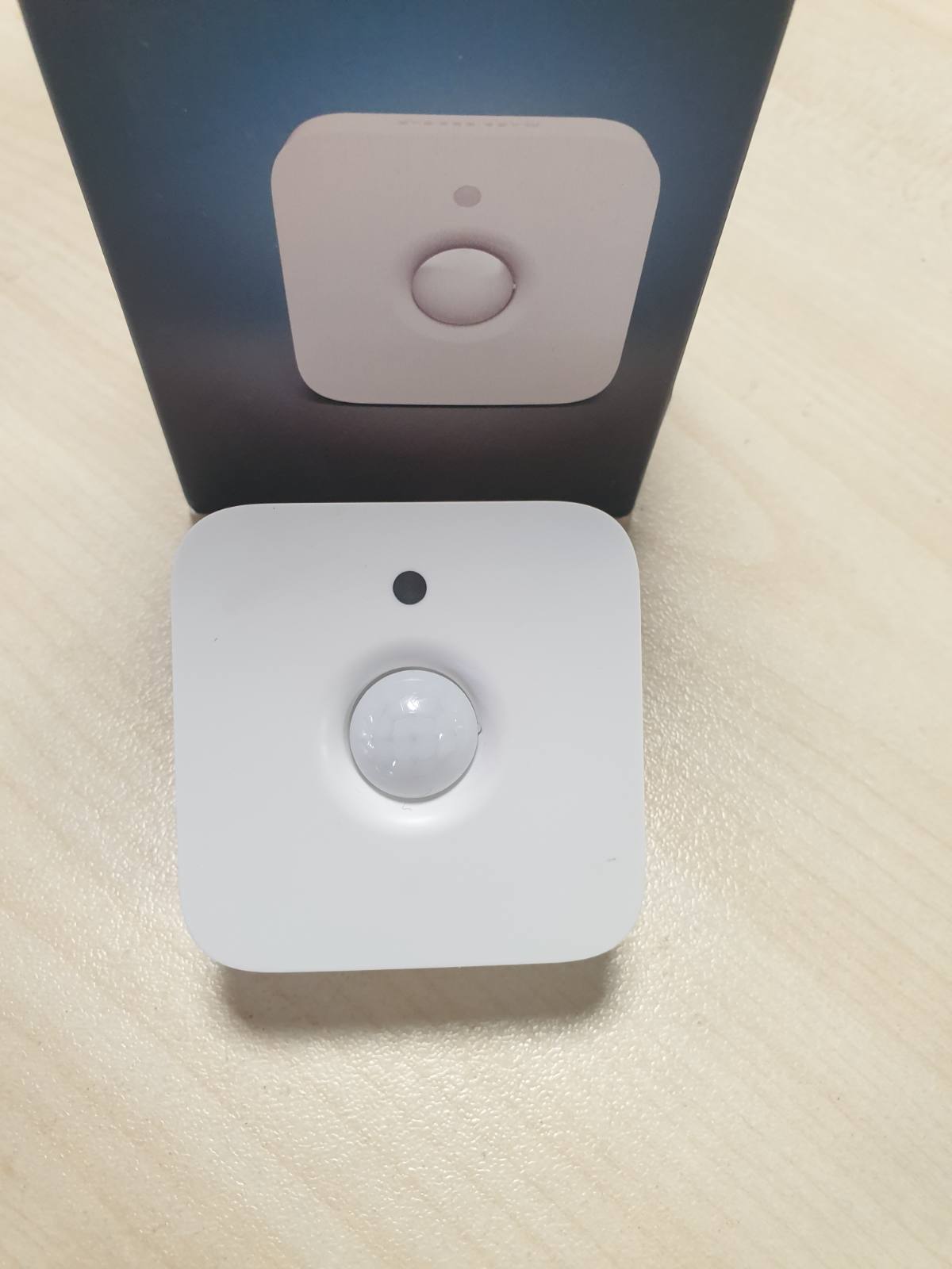 221389 - PHILIPS HUE Sensor Lëvizjeje për Brendësi, sensor dritë dite për ndriçim inteligjent, kontroll automatik i dritës për një shtëpi të sigurt, e bardhë