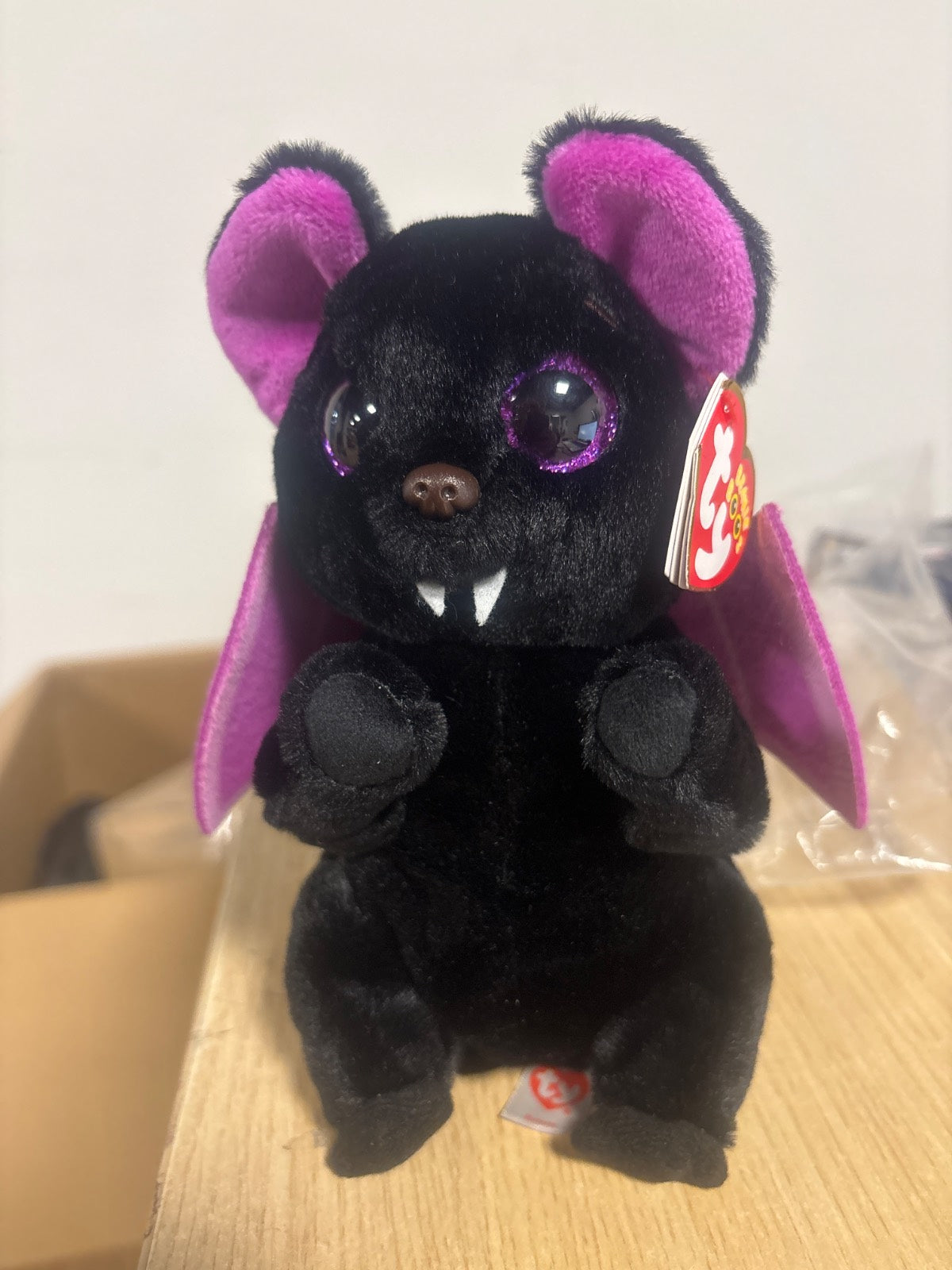 314413 - Ty Beanie Boos – BATISTE, lakuriqi i natës për Halloween, lodër prej pelushi 15 cm, e re.