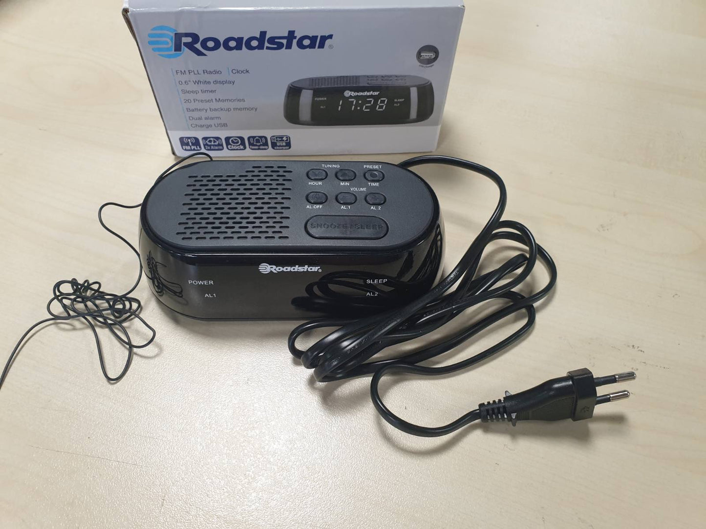 214697 - ROADSTAR Radio me orë dixhitale me alarm CLR-2477, me karikim USB