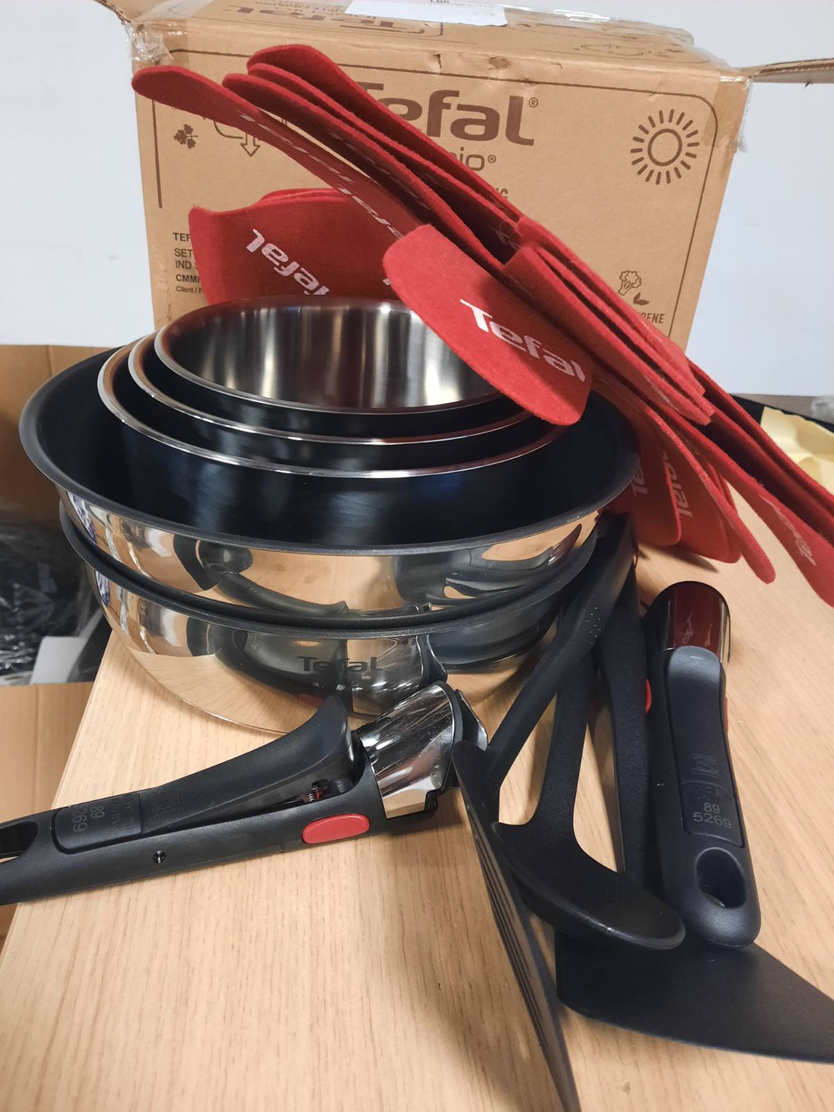 267533 - Tefal Ingenio L897SK04 – Set enësh kuzhine 20 pjesë me tigane, 2 doreza të heqshme, për induksion, shtresë jo ngjitëse, të palosshme dhe të përshtatshme për enëlarëse, ngjyrë argjendi.