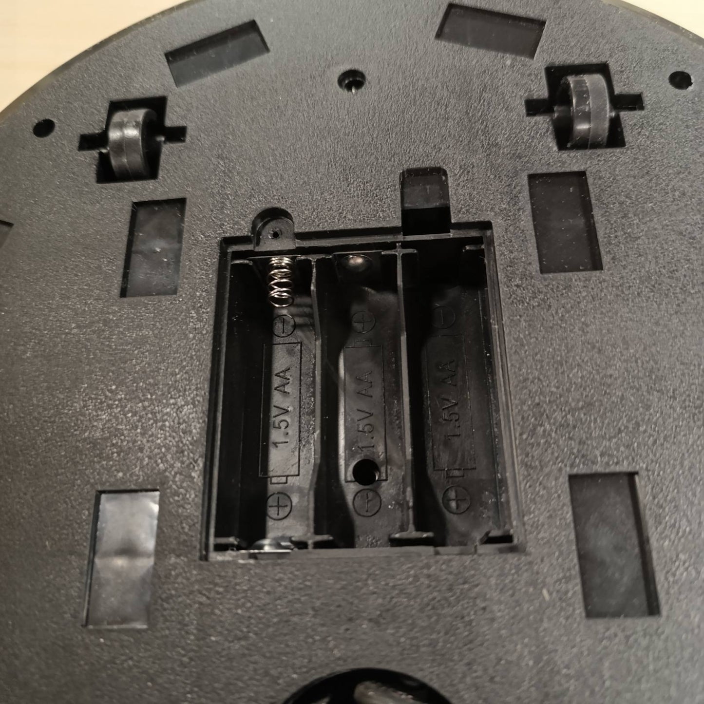 184766 - ROBOT GJENERIK I PASTRIMIT, Ultra i Hollë 4.2 cm - Autonom, Jetëgjatësi e Baterisë 40 Minuta, Zhurmë e Ulët 15dB, Jastëkë Mopi të Disponueshëm të Përfshirë (10 Copë) - Ngjyra e Zezë
