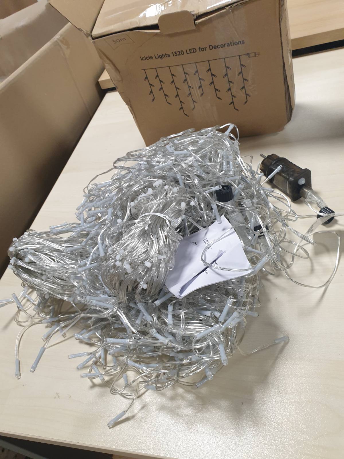 183103 - WOWDSGN Drita Akulli LED jashtë, 30M, 1320LED, me varg dhe kohëmatës, 8 modalitete, IP44 rezistent ndaj ujit, me energji nga rrjeti elektrik, për Krishtlindje, skaj çatie, ulluk, tarracë, ngjyrë e bardhë e ngrohtë