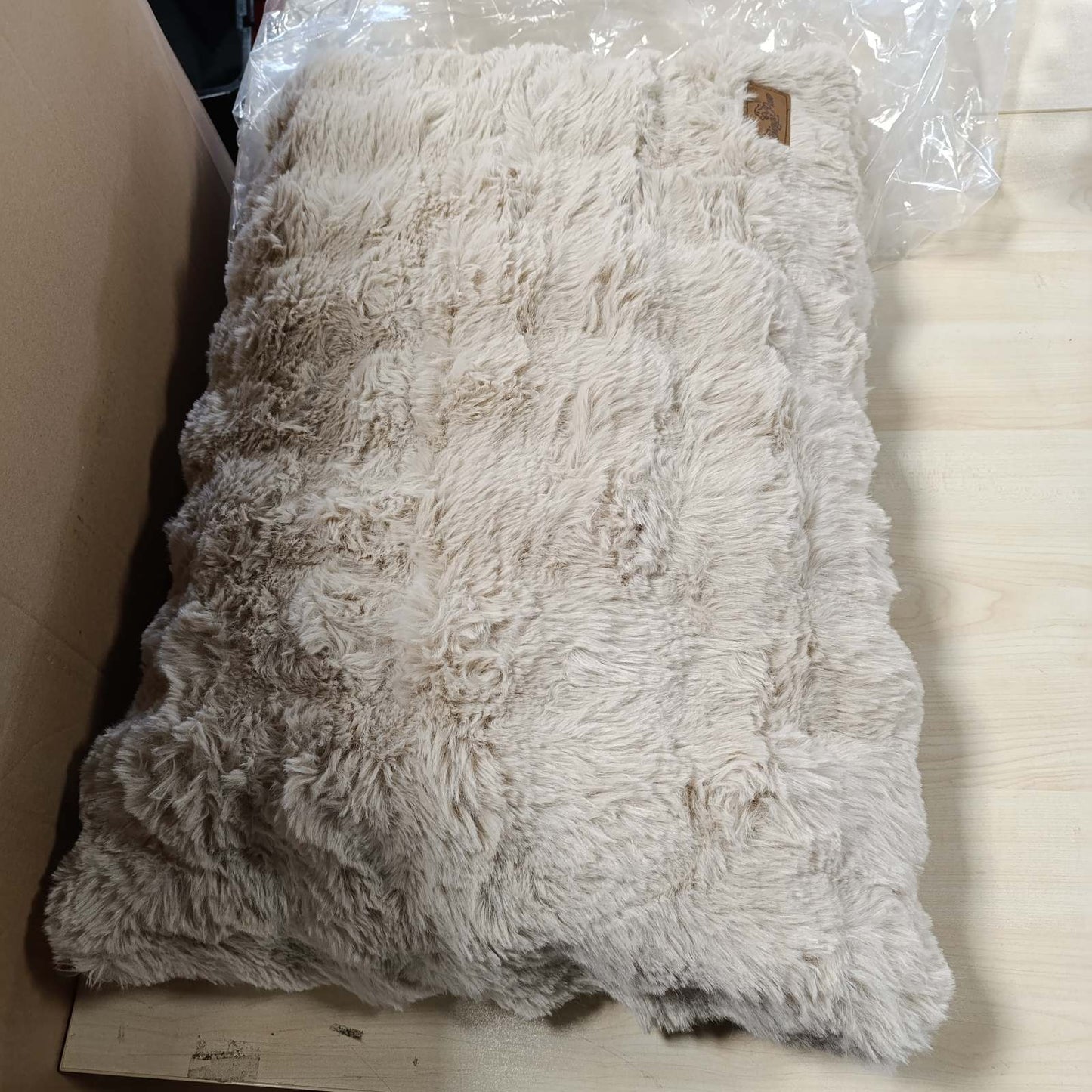 185884 - BINGOPAW Shporta Mesatare për Qen, Madhësia: 76x51x10cm, Jastëk i Lëvizshëm dhe i Lajtshëm në Lavatriçe, Dyshek/Krevat Antistres, Pëlhurë e Butë Prej Pelushi, Ngjyra: Bezhë