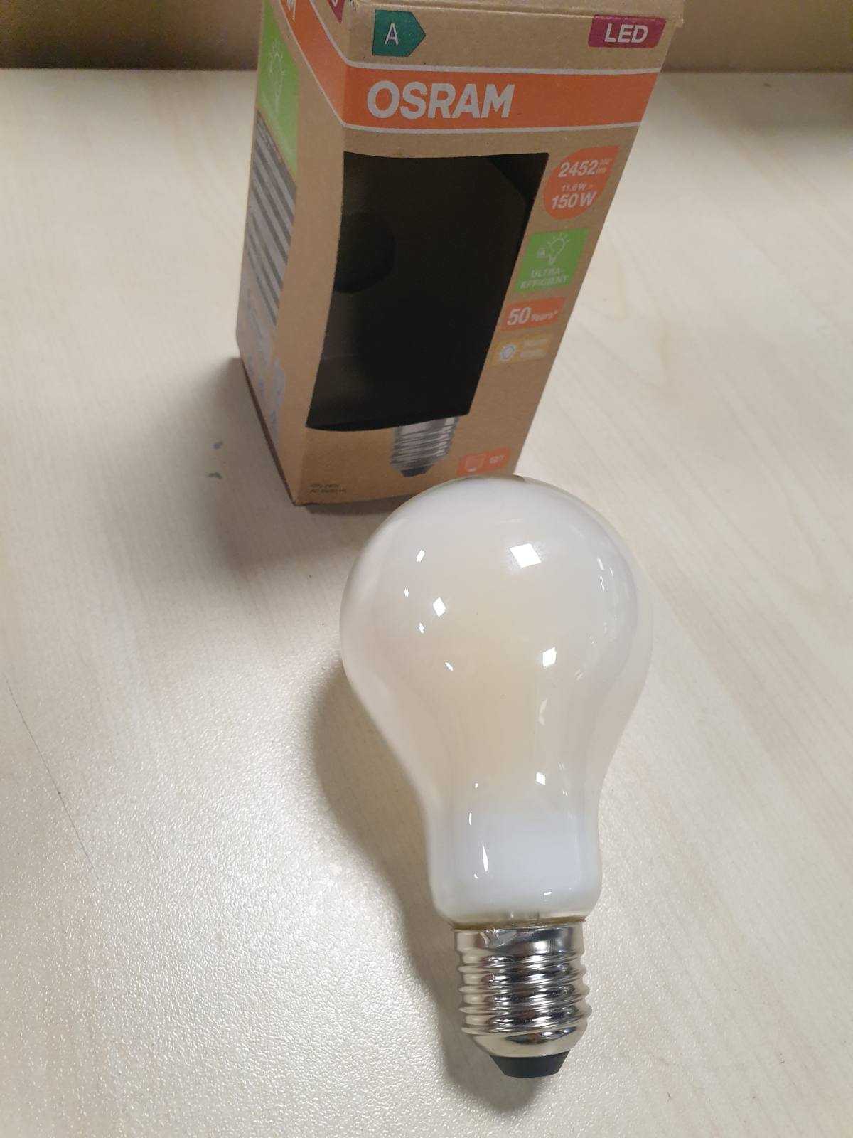 185422 - OSRAM LED Klasike A 150, Klasa e Efikasitetit të Energjisë A, 11.6W 827 E27, Ngjyrë e Ngrohtë