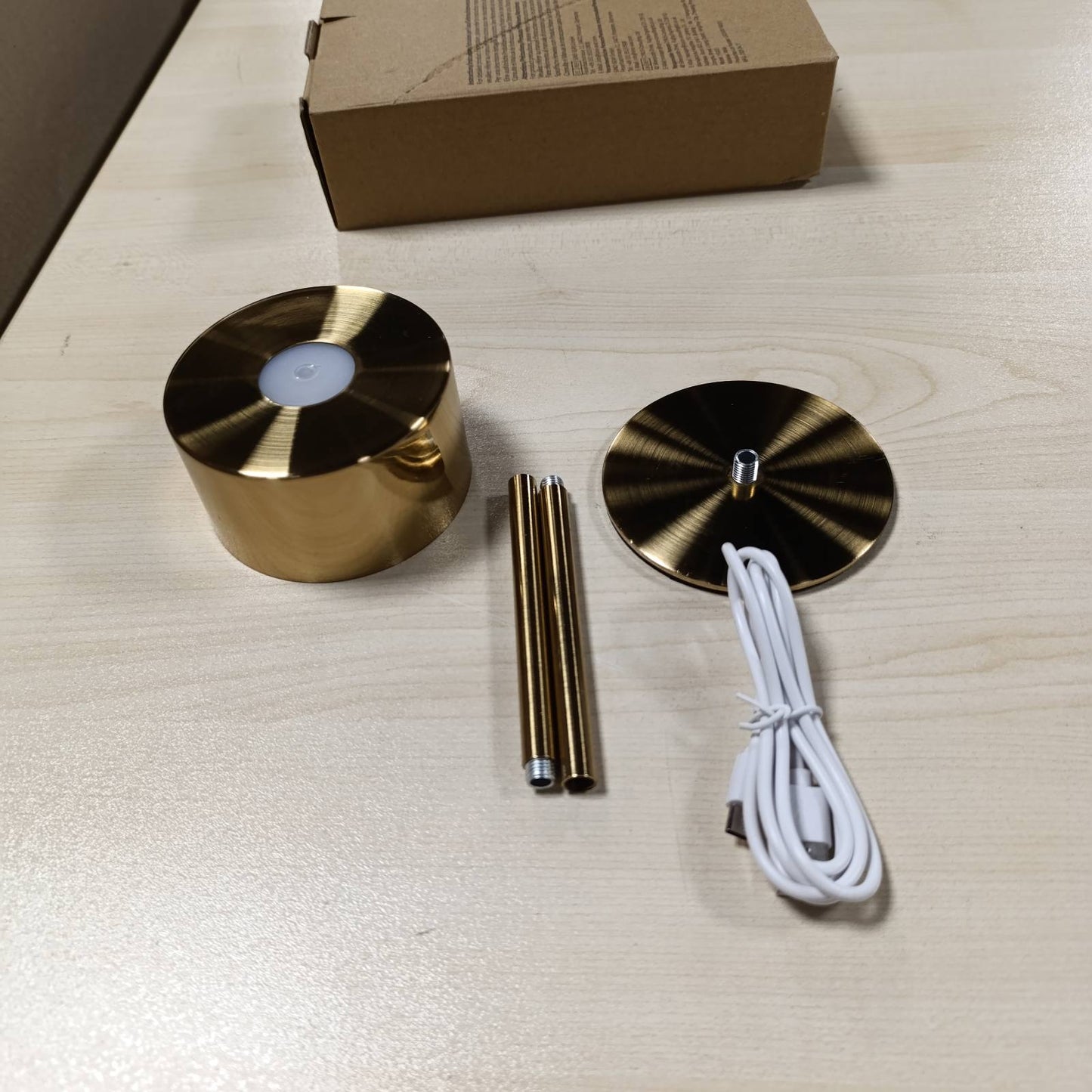 185395 - ZEXWIXS Llambë Tavoline Pa Tel, Me Bateri, Errësim, Ngjyra Ari, E Gjitha Metalike, 3 Temperatura Ngjyrash, USB-C, IP54, H25cm, Përdorim në Ambientet e Jashtme, për Komodinë, Tavolinë Ngrënieje apo Tavolinë Pune