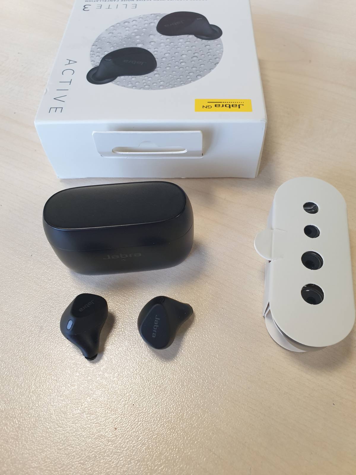 295522 - JABRA Kufje Aktive në Vesh Elite 3 - Sport Fit, Anulim Aktiv i Zhurmës (ANC), Bluetooth pa tel, IPX4, Spotify Tap, Google Fast Pair - të Zeza