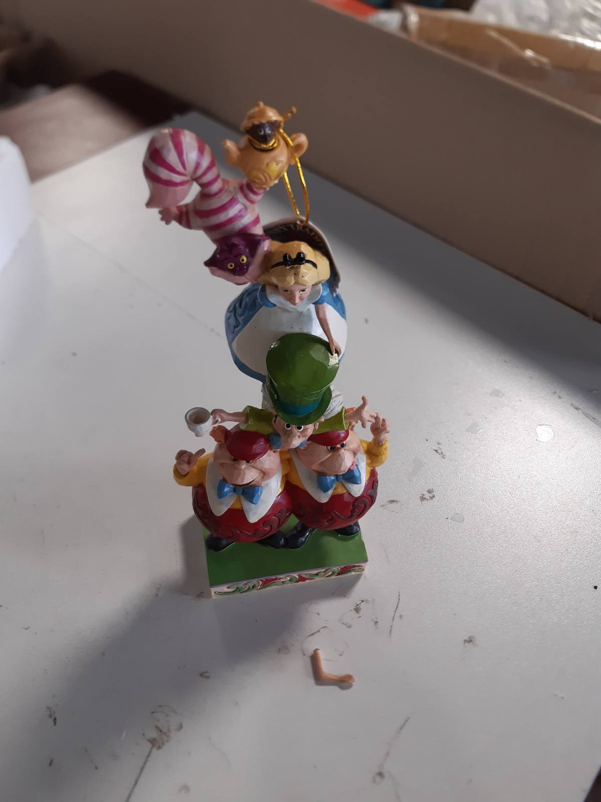 183355 - ENESCO - Figurinë e Alice në Wonderland nga Disney Traditions, (6008997)