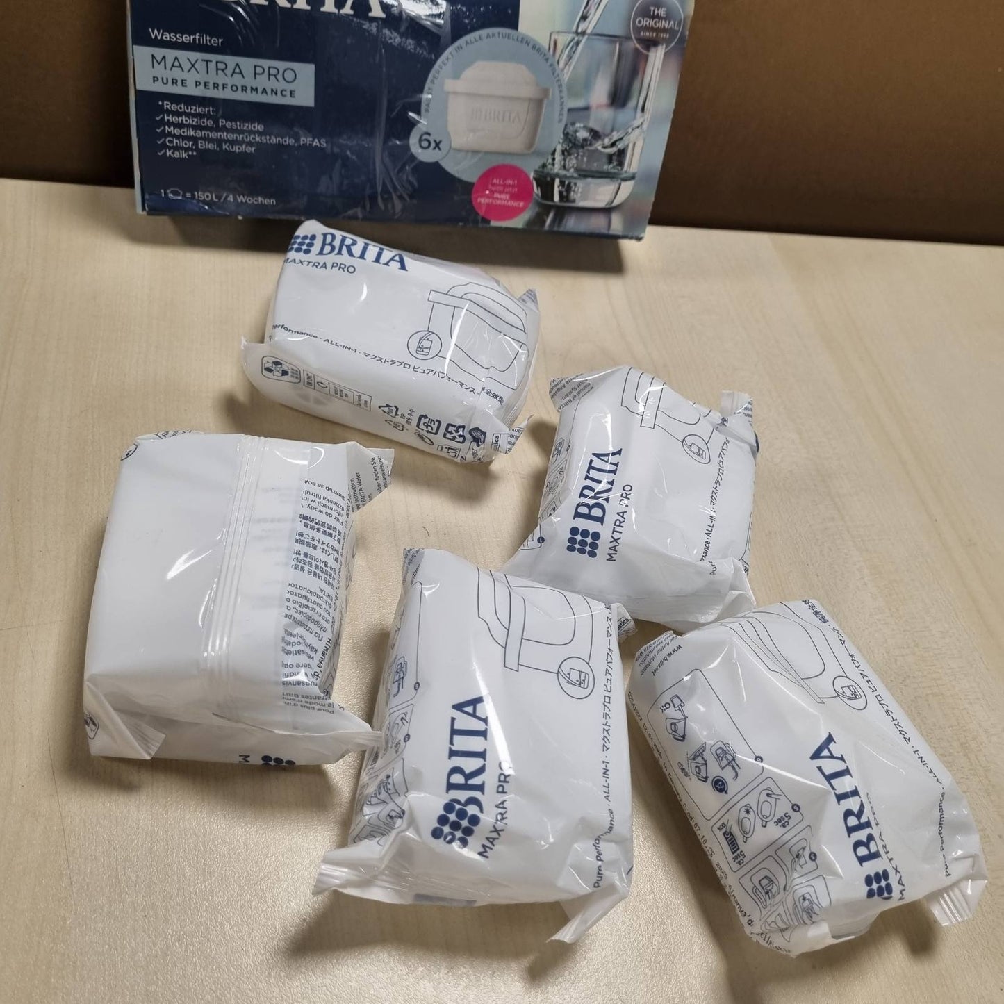 183613 - BRITA MAXTRA PRO, Fishek Filtri Uji Pure Performance Gjithçka-në-1, Pako me 6 - Filtri Uji Origjinal Zëvendësues për Kanat e Filtrit, Filtra PFAS, Klor, Gur Gëlqeror, Metale