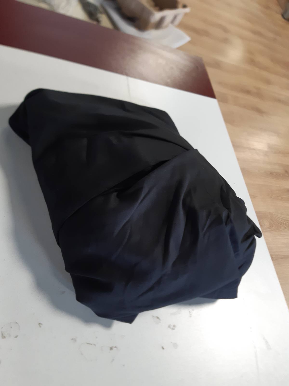 185621 - OEKO-TEX Çarçaf i montuar nga mikrofibri poliesteri, rezistent ndaj rrudhave dhe tkurrjes, me madhësi 200x200cm dhe lartësi deri në 40cm, i Zi