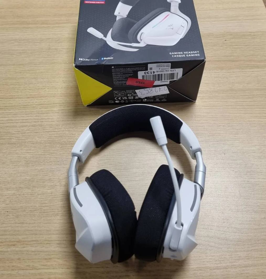 272863 - CORSAIR VOID v2 Kufje për Lojëra Pa Tel me Bluetooth për PC, PS5, PS4, Switch dhe Mobile – Dolby Atmos, Jetëgjatësi e Gjatë e Baterisë, Karikim i Shpejtë – Dy Tone