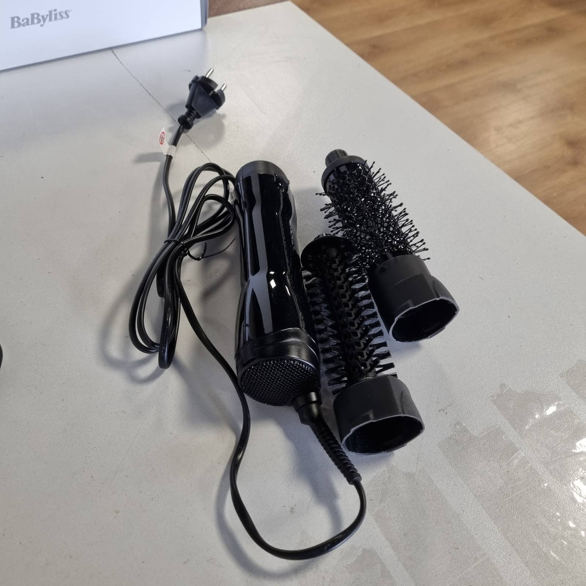 298246 - BABYLISS Furçë me ajër të nxehtë Shape & Smooth 800W, aksesorë 30 mm dhe 20 mm, funksion goditjeje me ujë të ftohtë, e zezë, AS82E