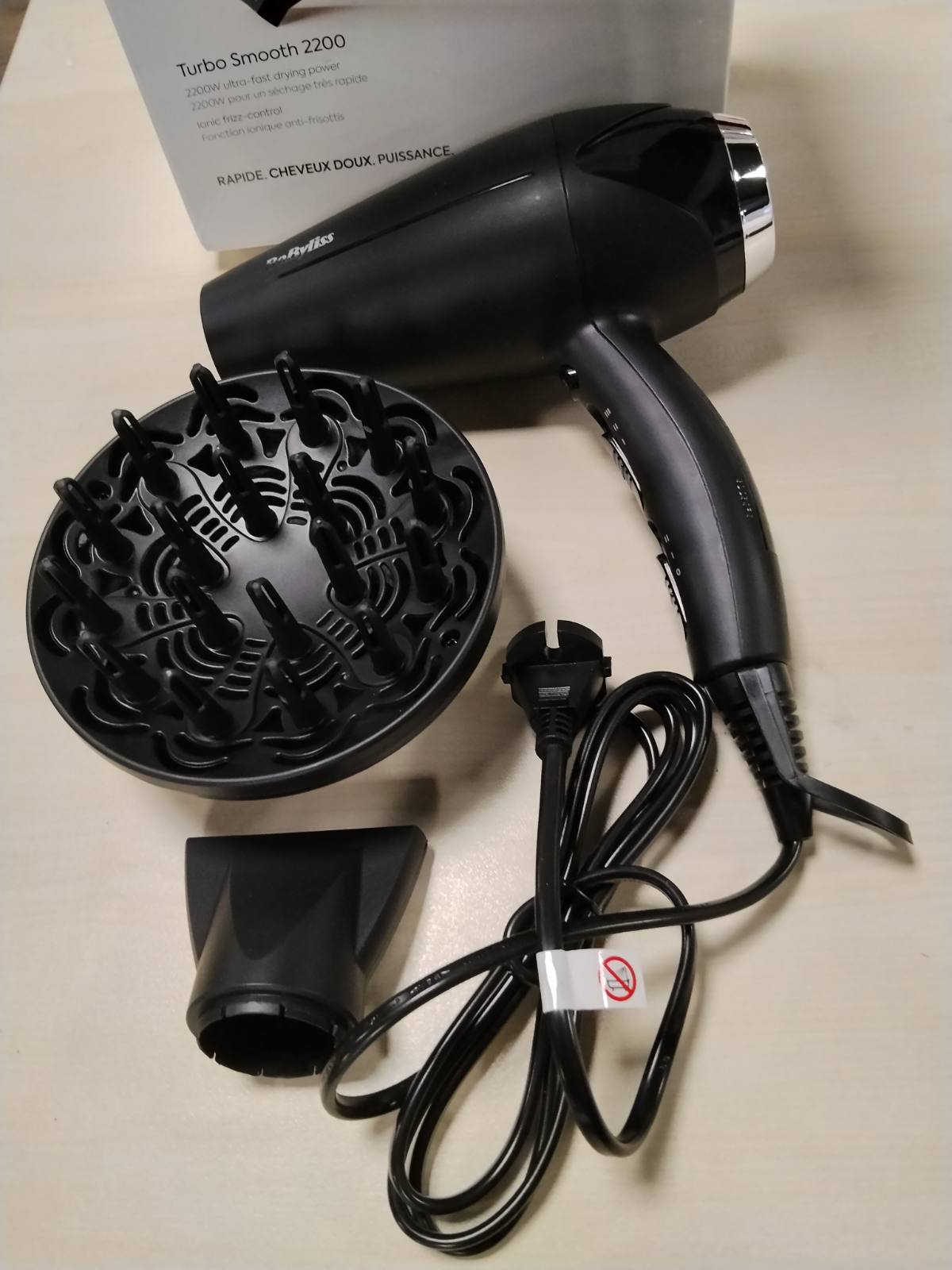 298144 - BABYLISS Tharëse flokësh Turbo Smooth 2200W, tharëse flokësh profesionale, difuzues për flokë kaçurrela, funksion jonik kundër kaçurrelave dhe teknologji qeramike, e zezë, D572DE