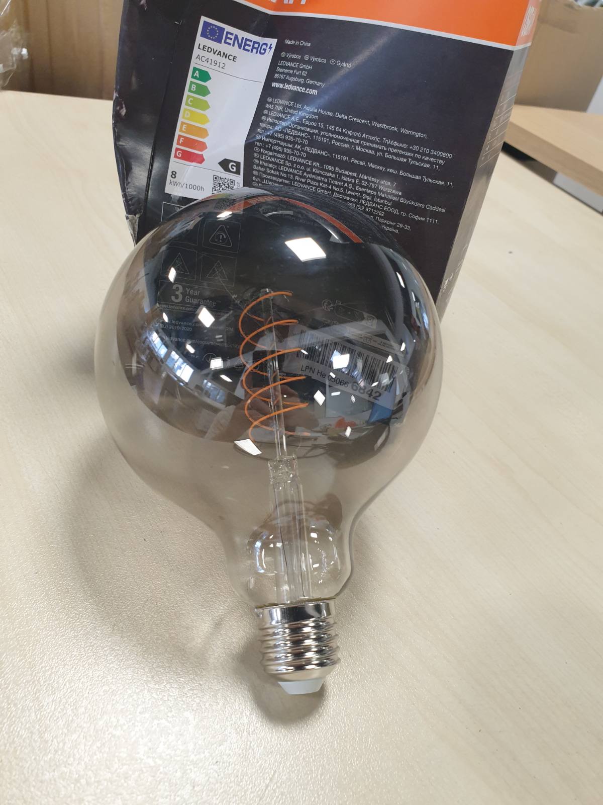 184793 - OSRAM Llambë LED Vintage 1906, 7.8W, 360lm, Formë Sferike Diametri 125 mm, Bazë E27, Filament Spiral, 15,000 orë Jetëgjatësi, e Errësueshme, Nuancë tymi, Dritë e Bardhë e Ngrohtë