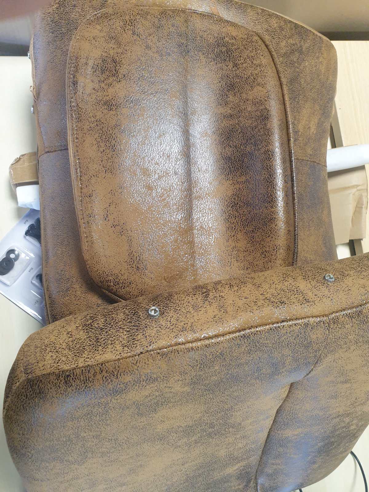 167046 - MEUBLE COSY Karrige Zyre Ergonomike me Lëkurë Kamoshi, Rregullim Lartësie dhe Mbështetëse Krahësh, 360° Rrotulluese, e Përshtatshme për Zyrë, Dhomë Ndenjeje, Dhomë Gjumi, Ngjyra Kafe