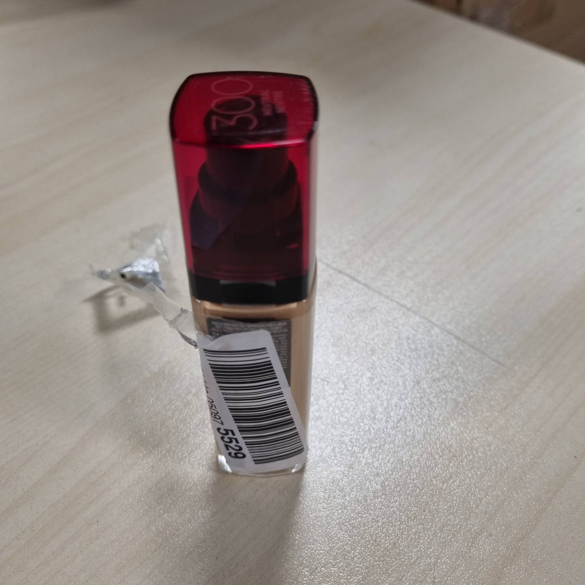 301097 - L'ORÉAL PARIS Fondatinë e Lëngshme Infaillible 32H 300 Ambre - Mbulim Afatgjatë me Mbrojtje nga Dielli SPF25 - Formulë Hidratuese dhe Rezistente ndaj Ujit