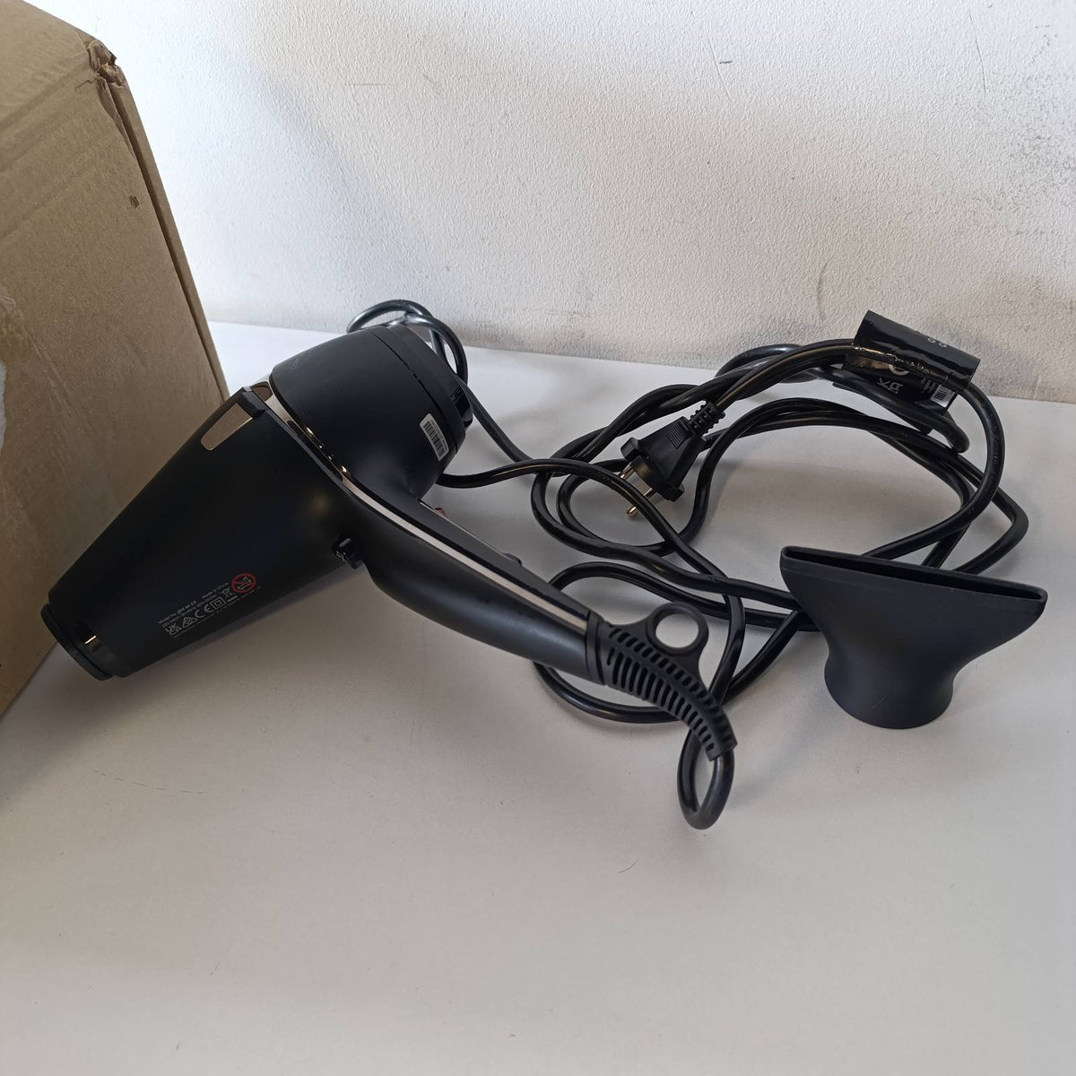 320890 - GHD Air, Tharëse flokësh profesionale me teknologji jonike me efekt anti-kaçurrela, motor i fuqishëm 2,100 W dhe spërkatje ajri me presion të lartë, tharje për në sallon, kabllo 3 m, dizajn ergonomik